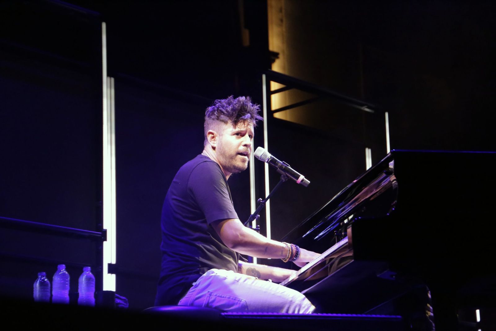 Pablo López, al piano en un concierto.