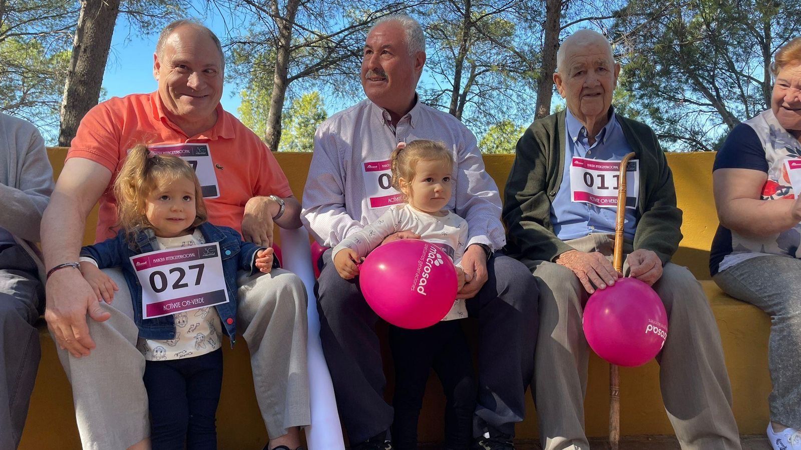 Marcha #intergeneracional `Actívate On-Verde´, con usuarios de la Residencia para personas mayores Siles y la Escuela Infantil Gloria Fuertes.