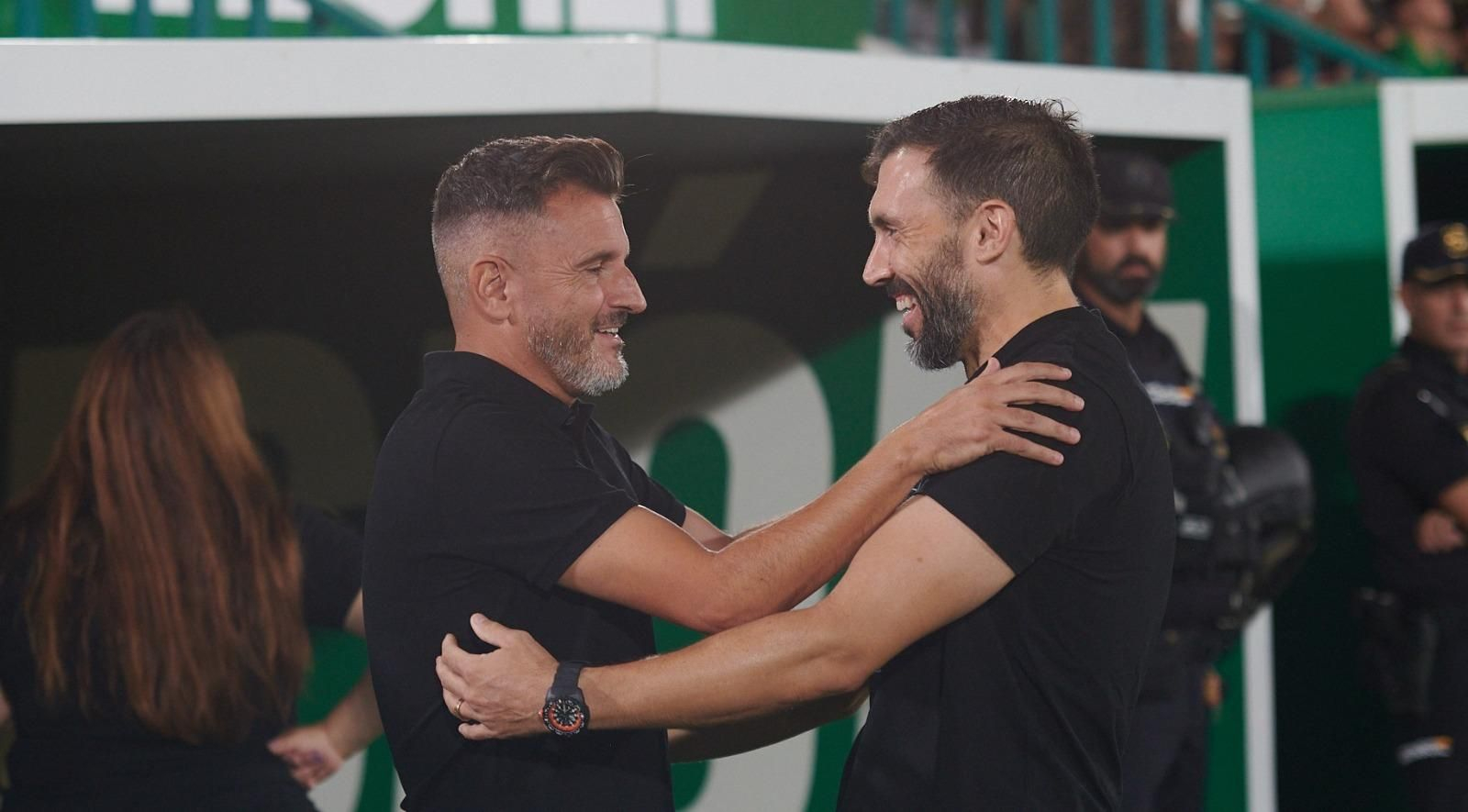 Iván Ania y Eder Sarabia antes de comenzar el encuentro.