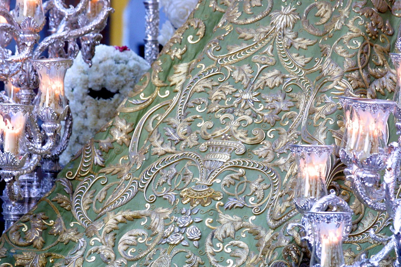 El manto de tisú de la Macarena.