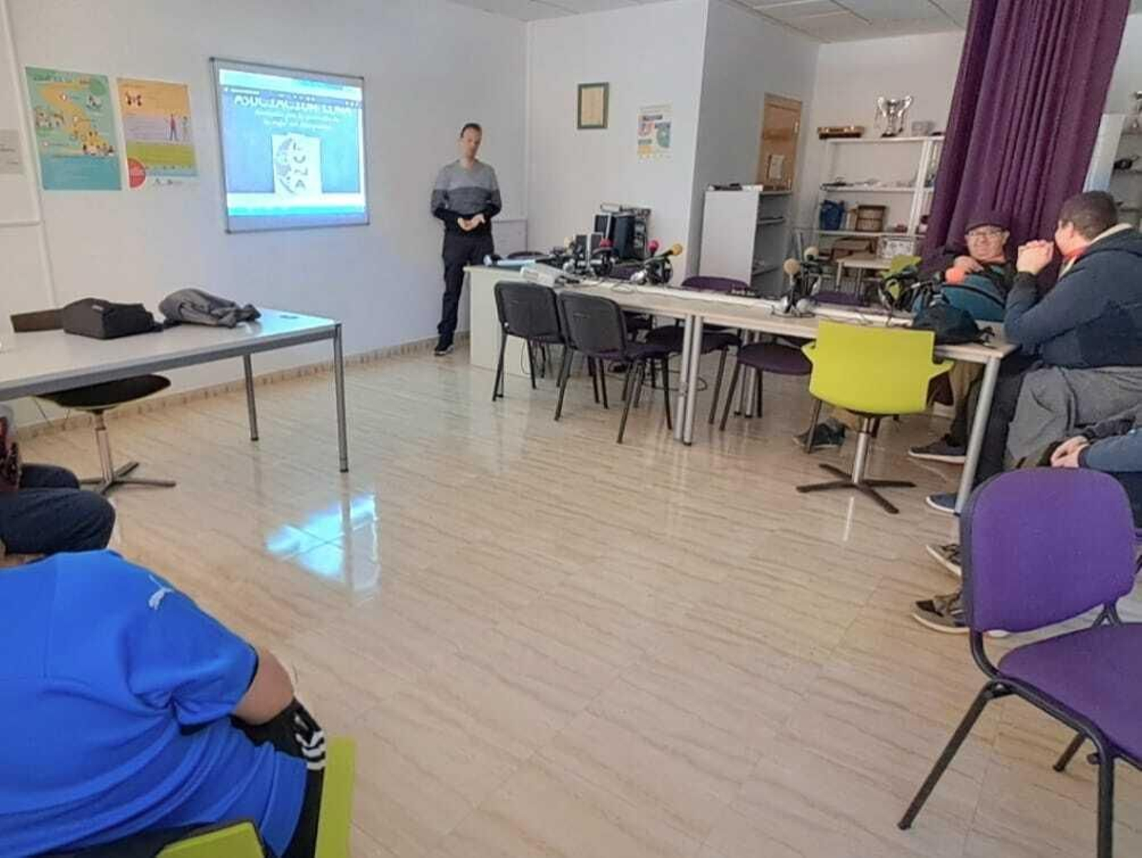 Primera charla-taller que se ha celebrado con mujeres socias de la Asociación El Timón