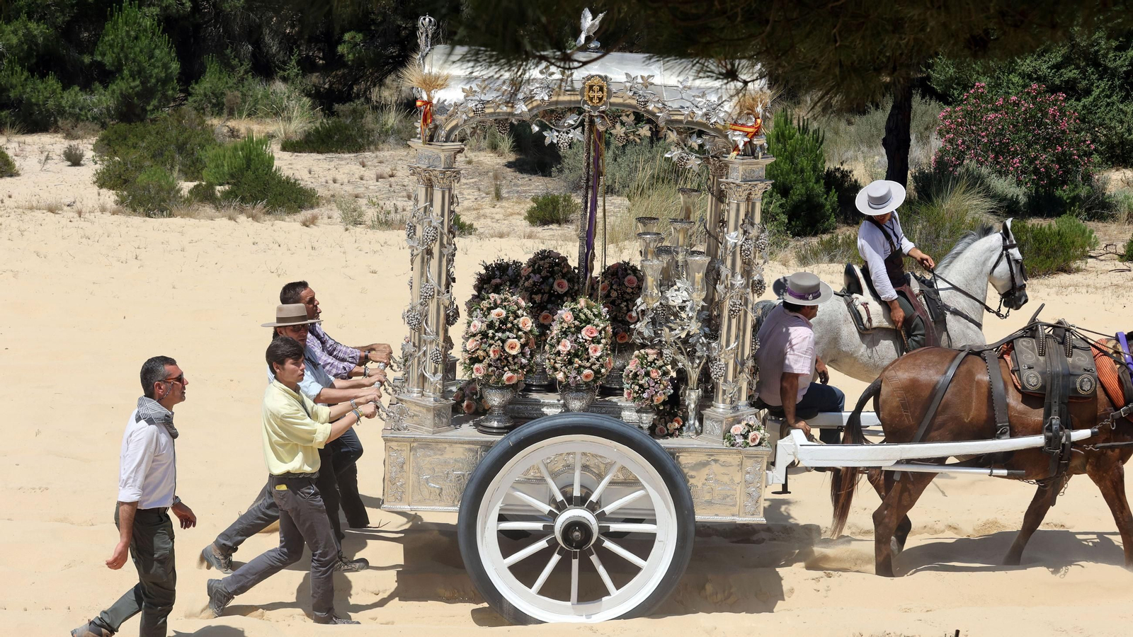 Jueves de camino de la Hdad de Jerez por el Coto Doñana