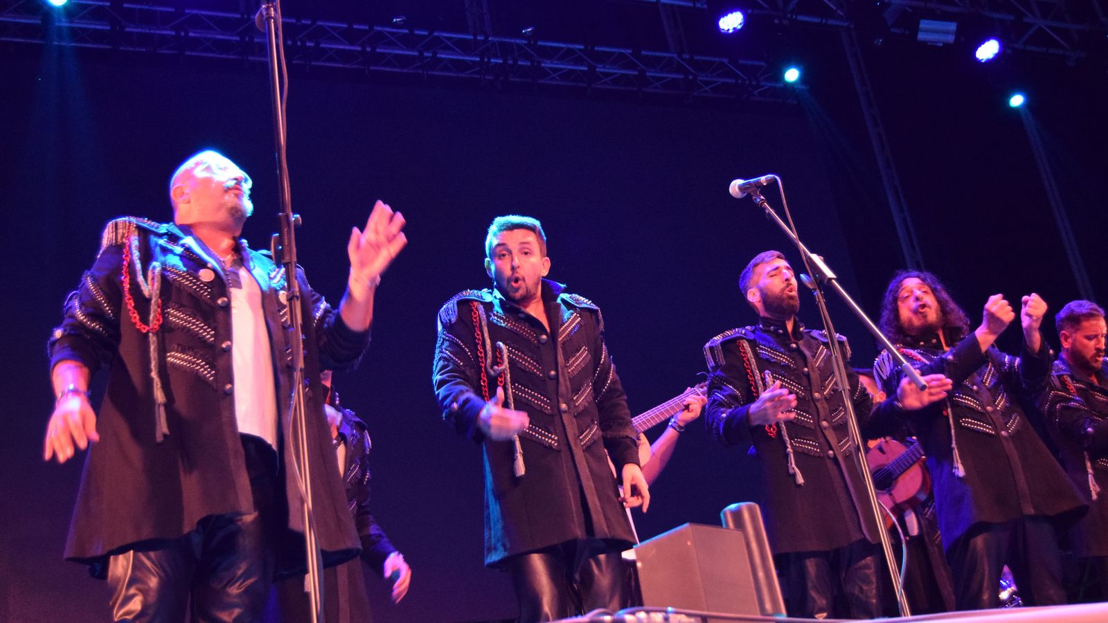 La eterna banda del Capitán Veneno, durante su actuación.