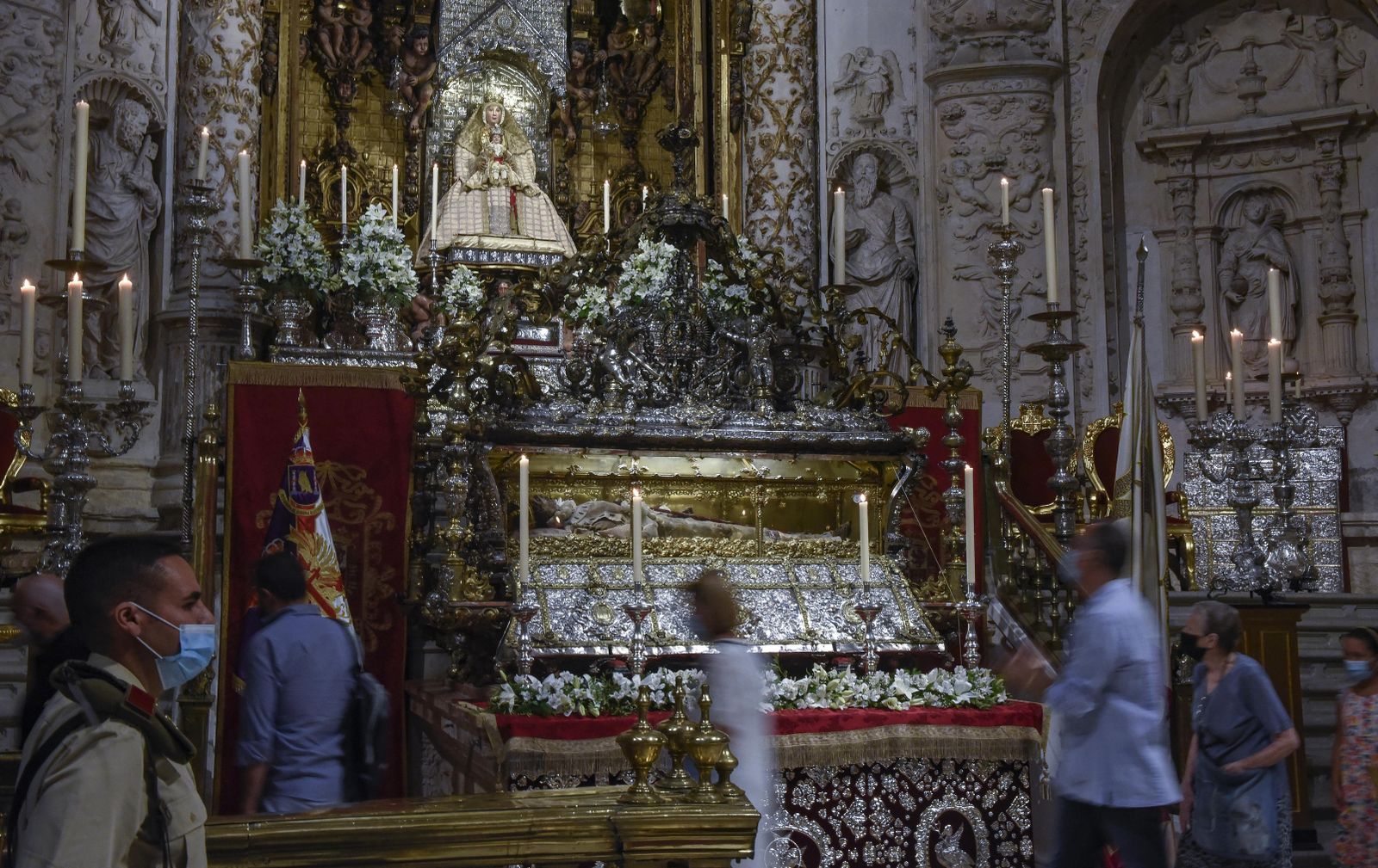 La Virgen de los Reyes regresa a su camarín