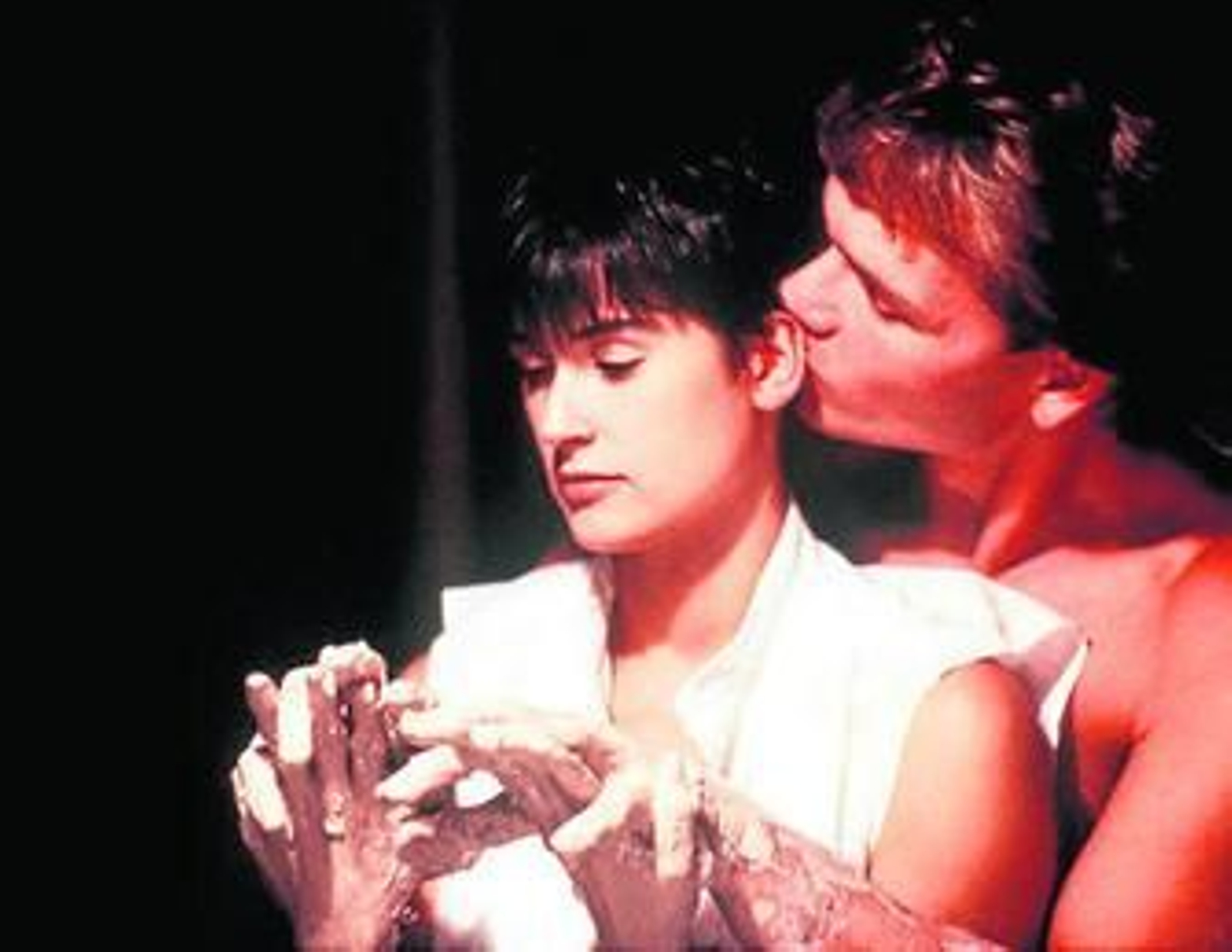 Patrick Swayze junto a Demi Moore en una escena de 'Ghost'.