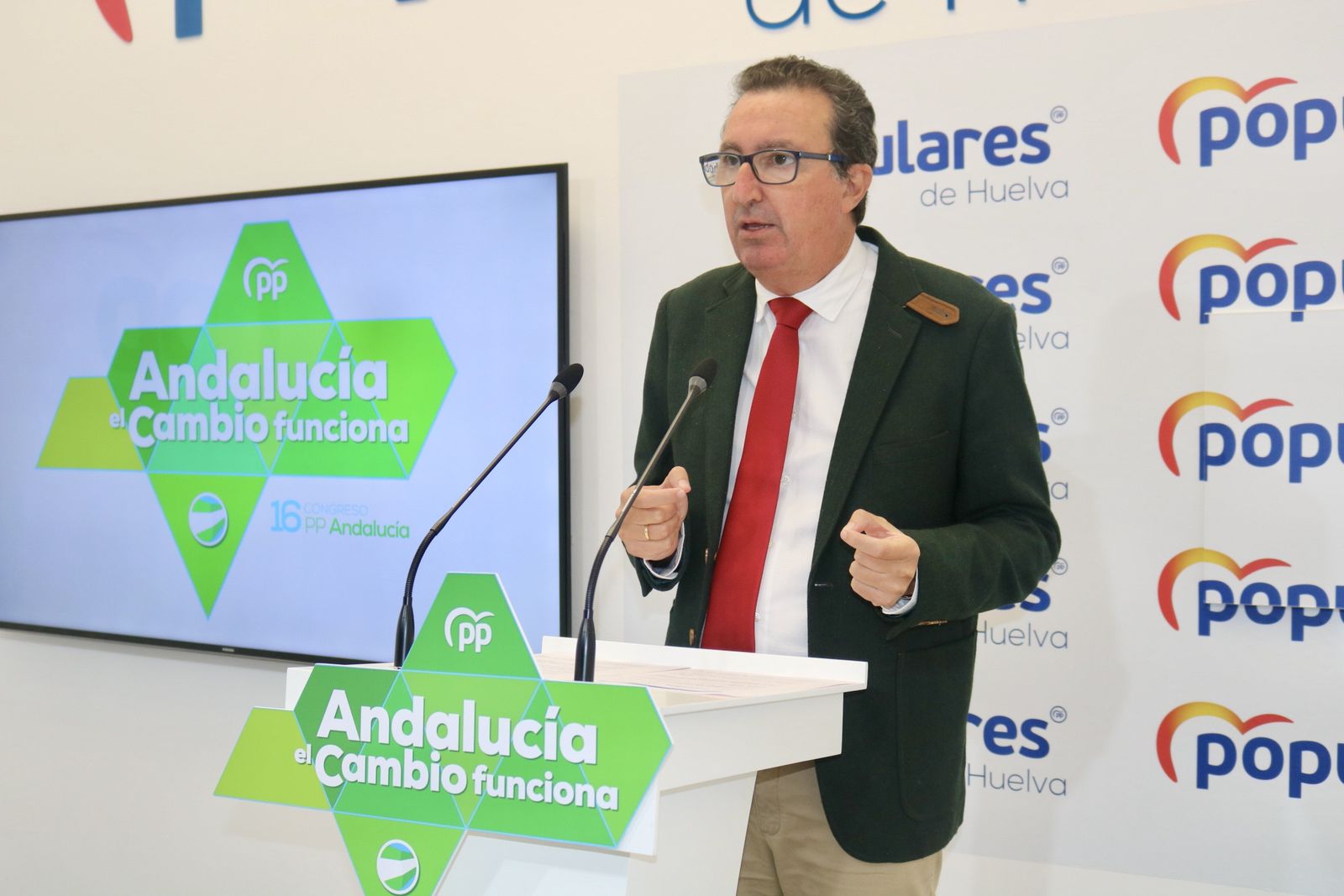 El presidente de los populares onubenses, Manuel Andrés González.
