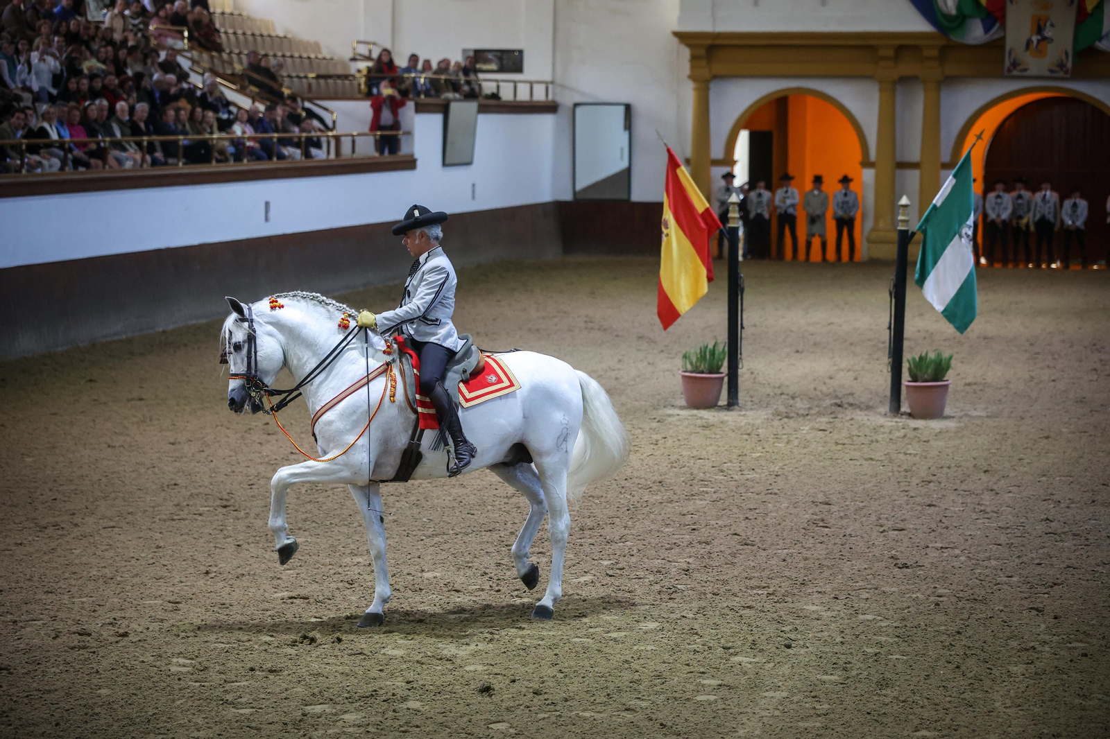 Emotiva despedida del jinete Manolo Ruíz en la Real Escuela