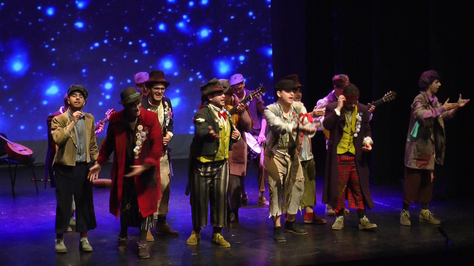 La comparsa gaditana 'Los niños sin nombre', ganadora del certamen en Tarifa.