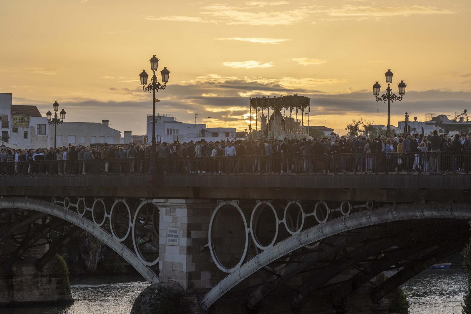 Las imágenes de la procesión del traslado de la Estrella a la catedral
