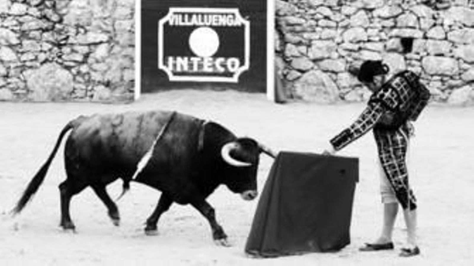 Morante de la Puebla, en el inicio de un natural.