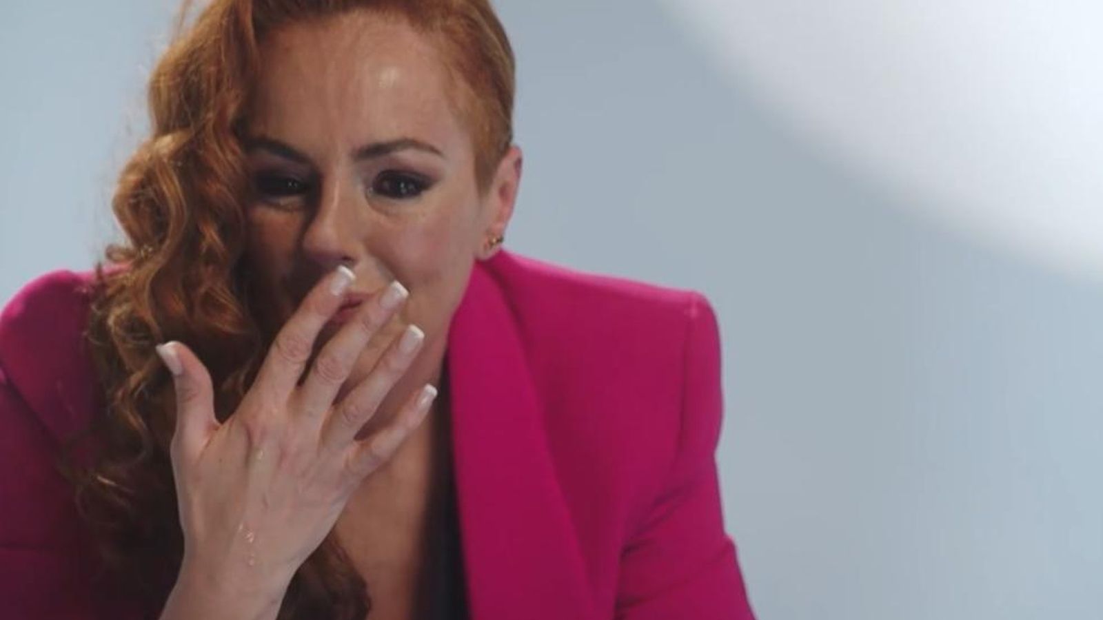 Rocío Carrasco, llorando, en el documental que emitió Telecinco.