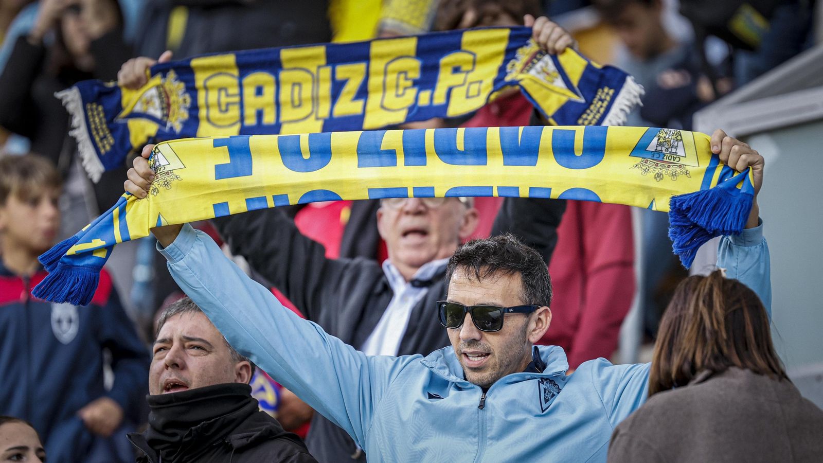 Búscate entre las imágenes del partido de fútbol entre Cádiz CF y Córdoba CF