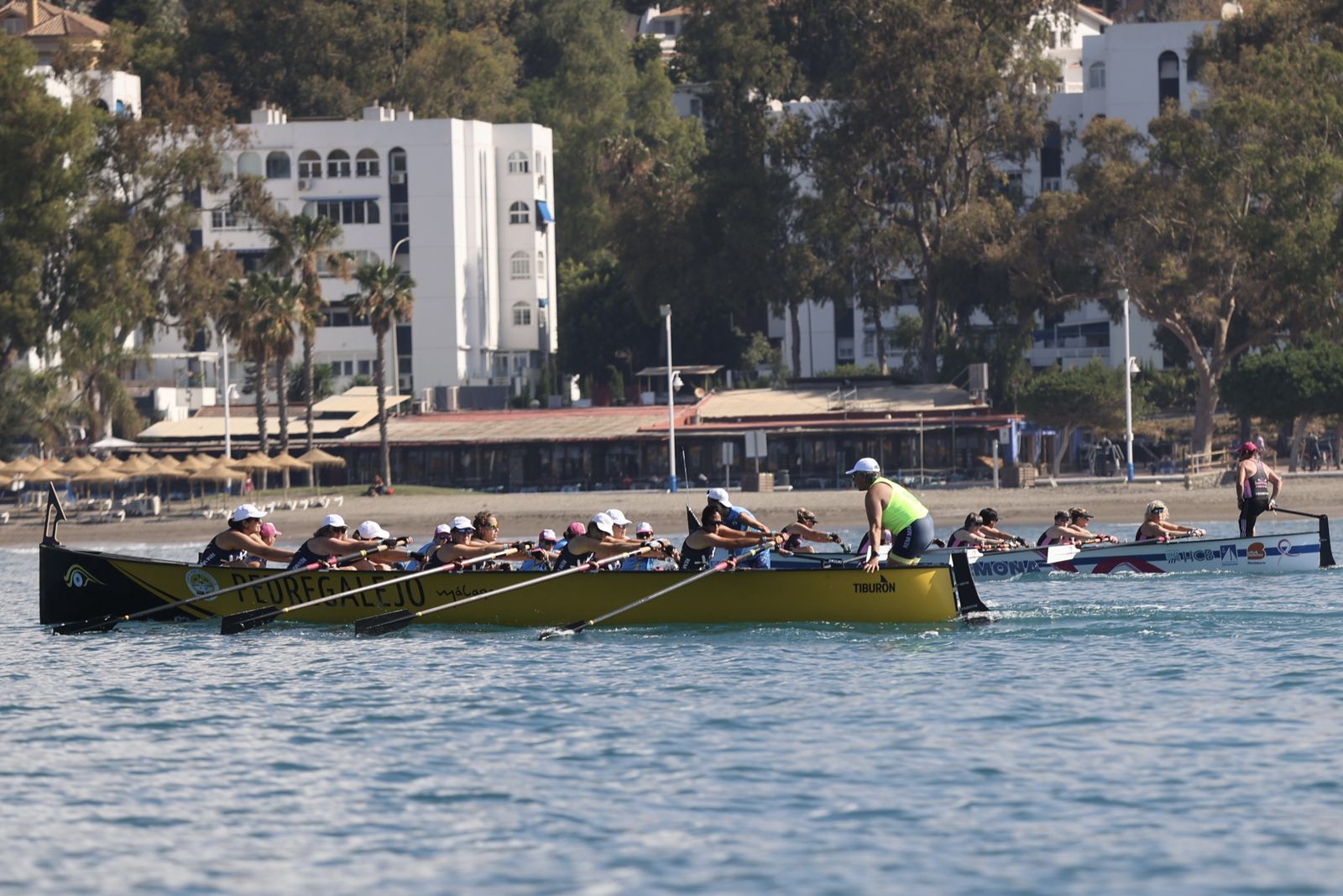 Más de 100 mujeres supervivientes de cáncer participan este sábado en una Regata Nacional en Málaga