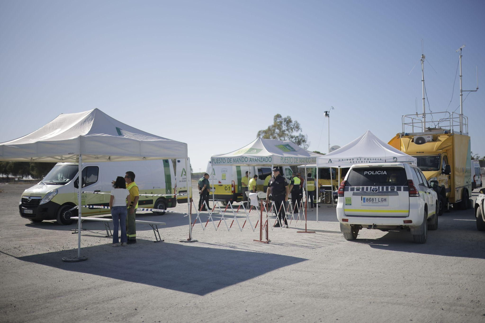 Las imágenes del incendio en Bonares en el que actúan cerca de 20 medios aéreos