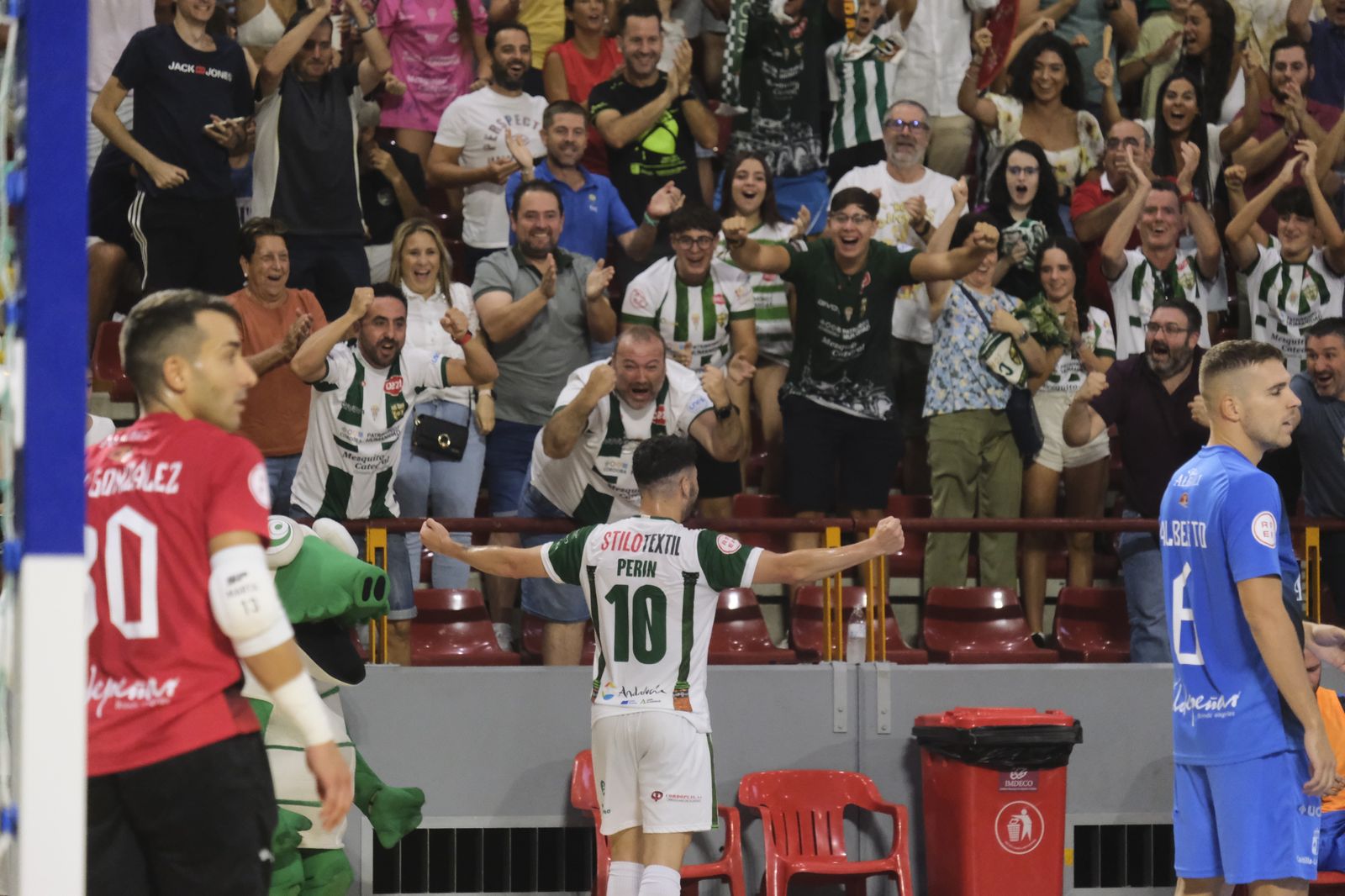 La victoria del Córdoba Futsal ante el Viña Albali Valdepeñas, en imágenes
