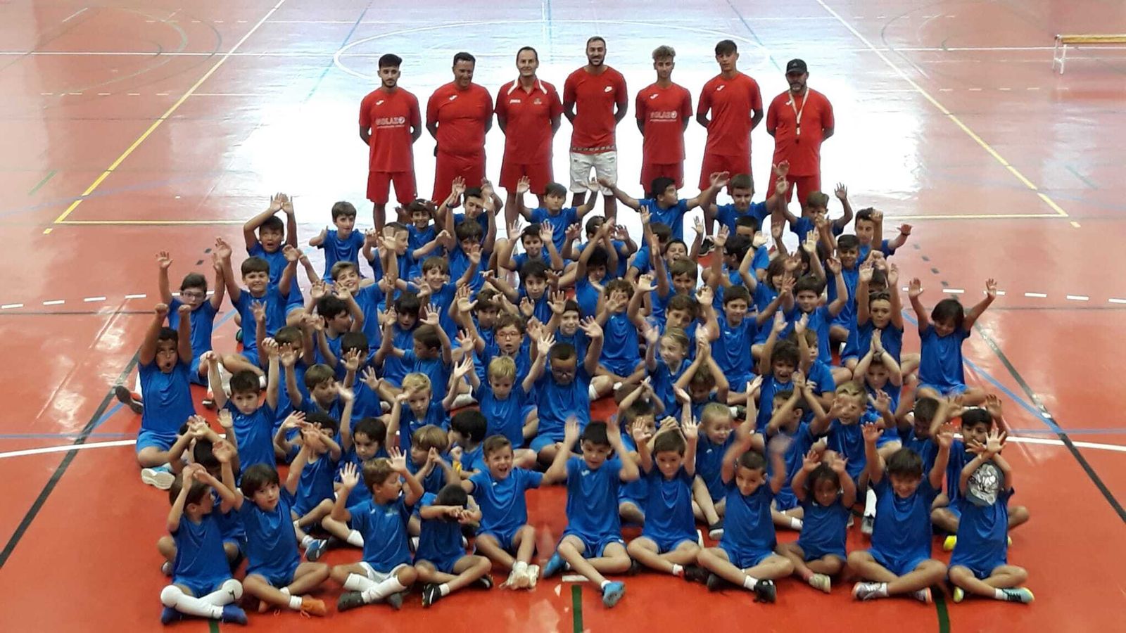Los niños y niñas que participan en el Campus cada año viven una bonita experiencia con los educadores.