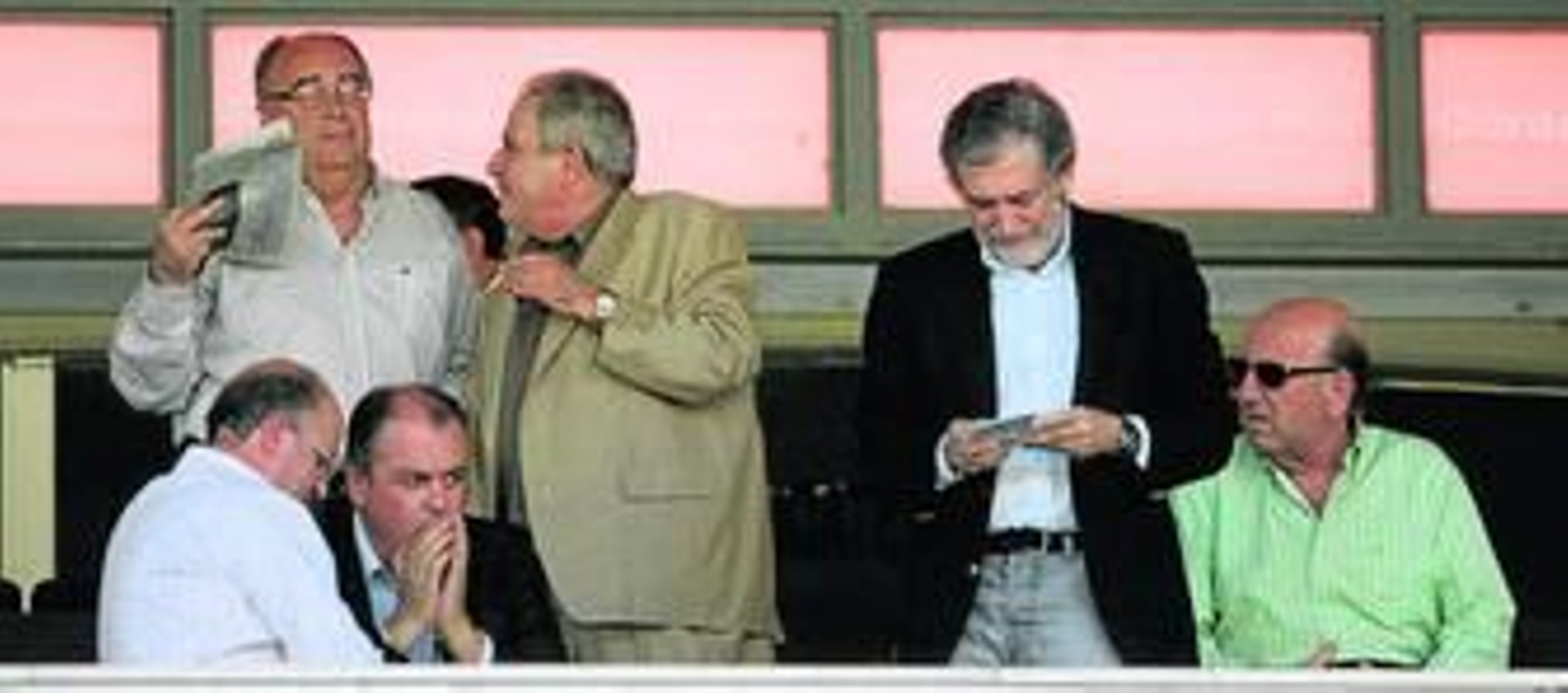 Prieto, Salinas y compañía, en el palco.