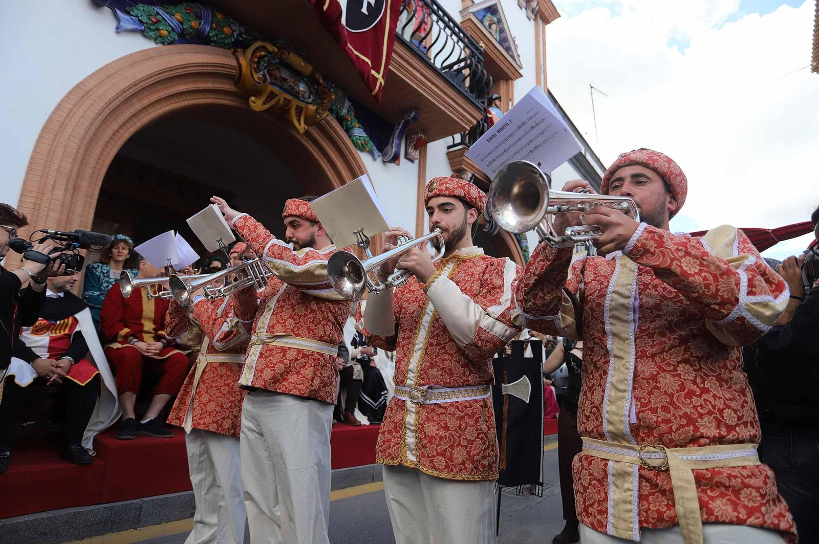 Imágenes del gran ambiente en la Feria Medieval de Palos de la Frontera, Huelva