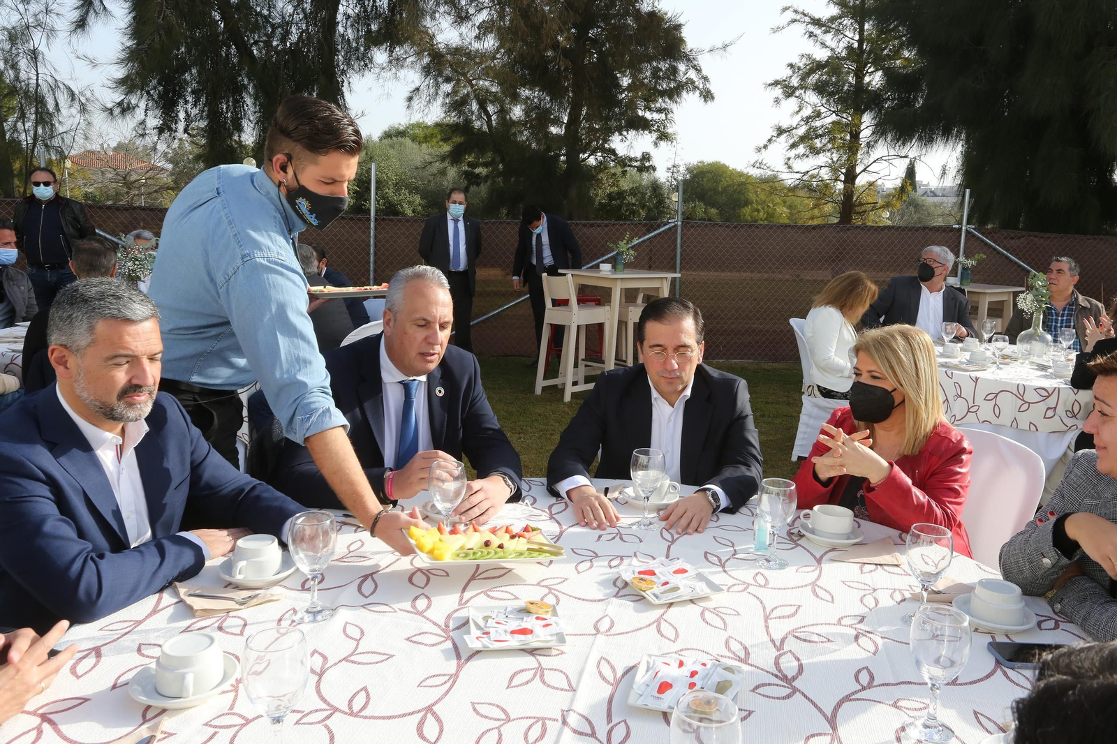 El ministro Albares se reúne con el PSOE provincial en Jerez El ministro Albares se reúne con el PSOE provincial en Jerez