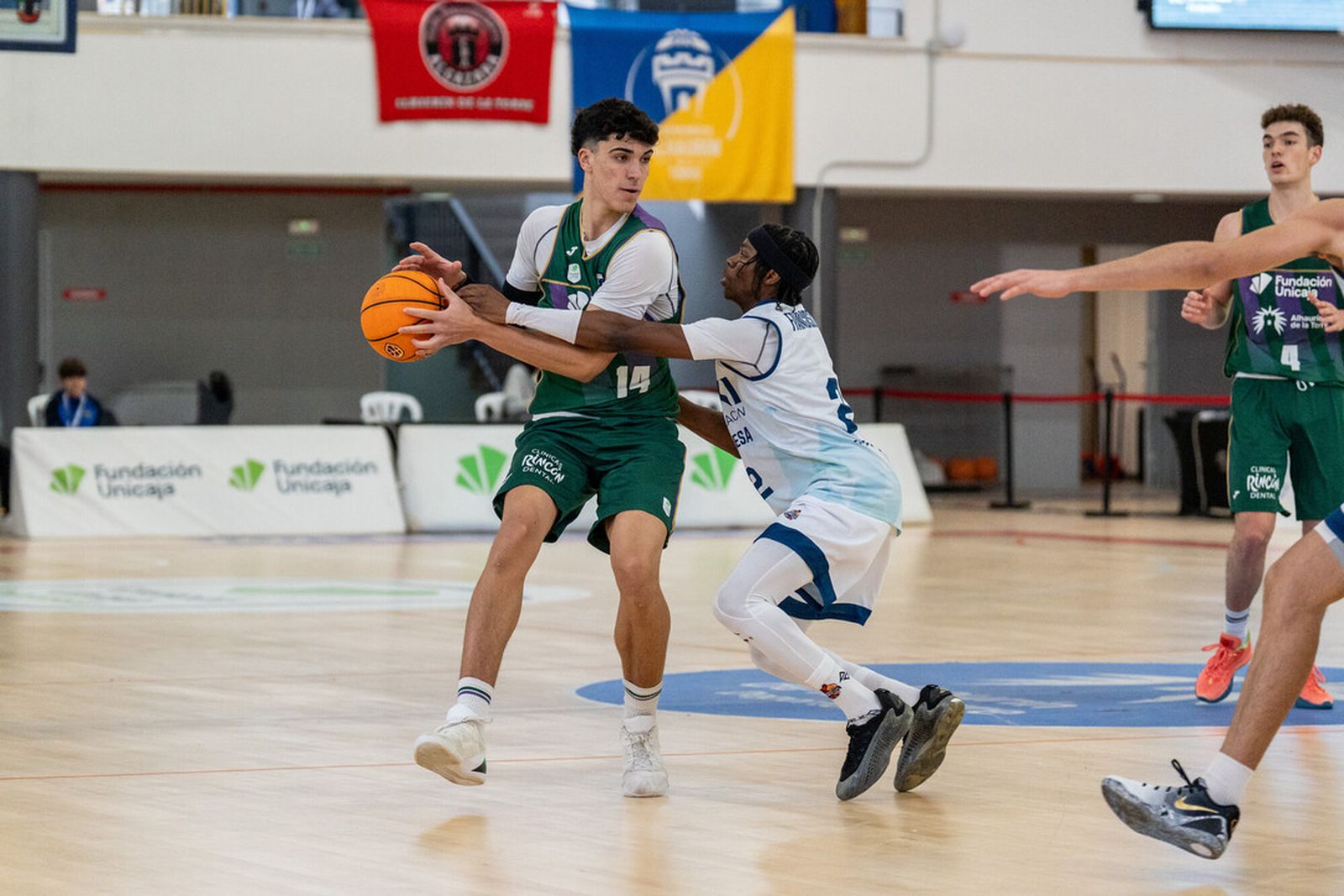 Liga U22: Carácter y remontada del Unicaja ante el BAXI Manresa (88-85)