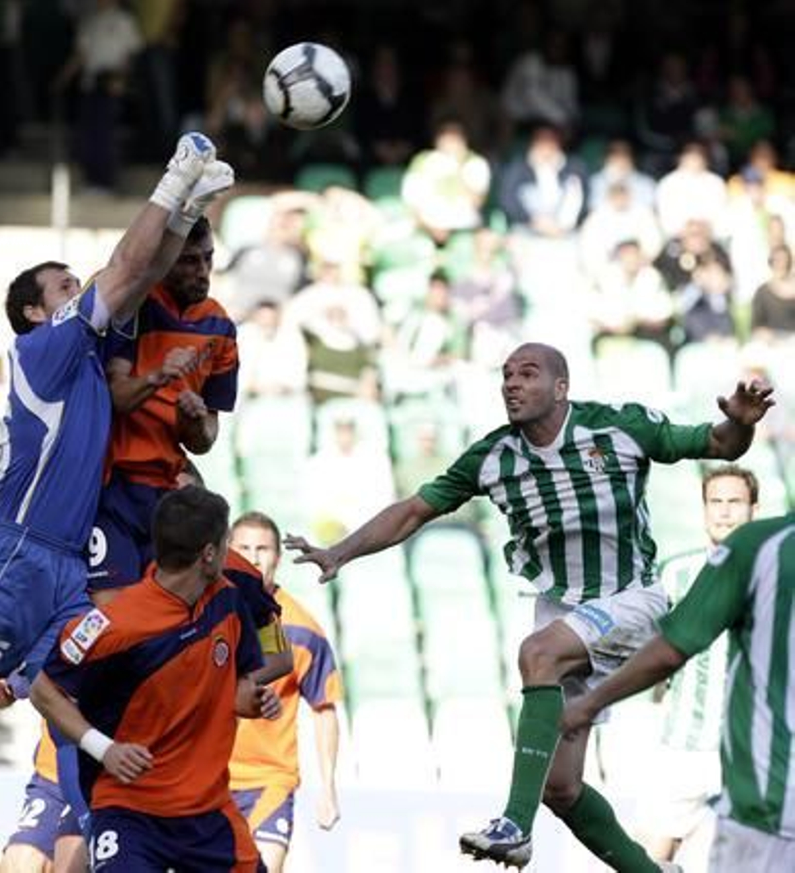 El Betis pierde en el Ruiz de Lopera ante el Girona. / Antonio Pizarro