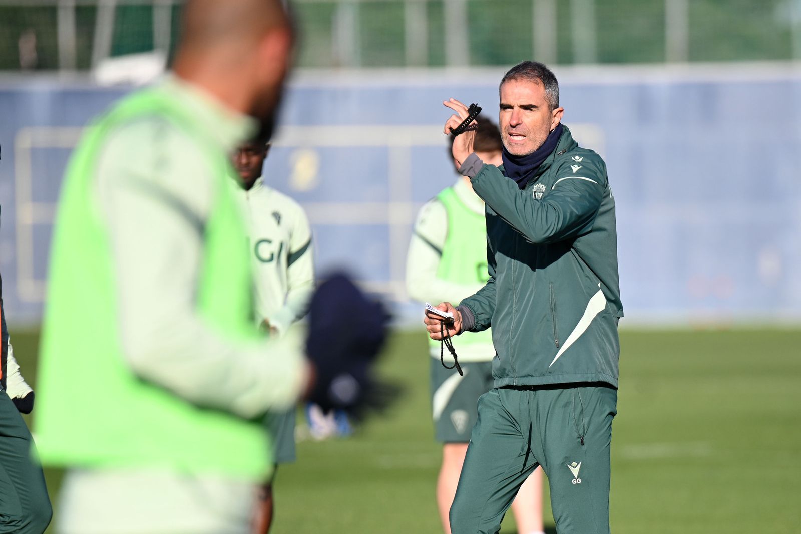 Gaizka Garitano espera la llegada de un defensa central.