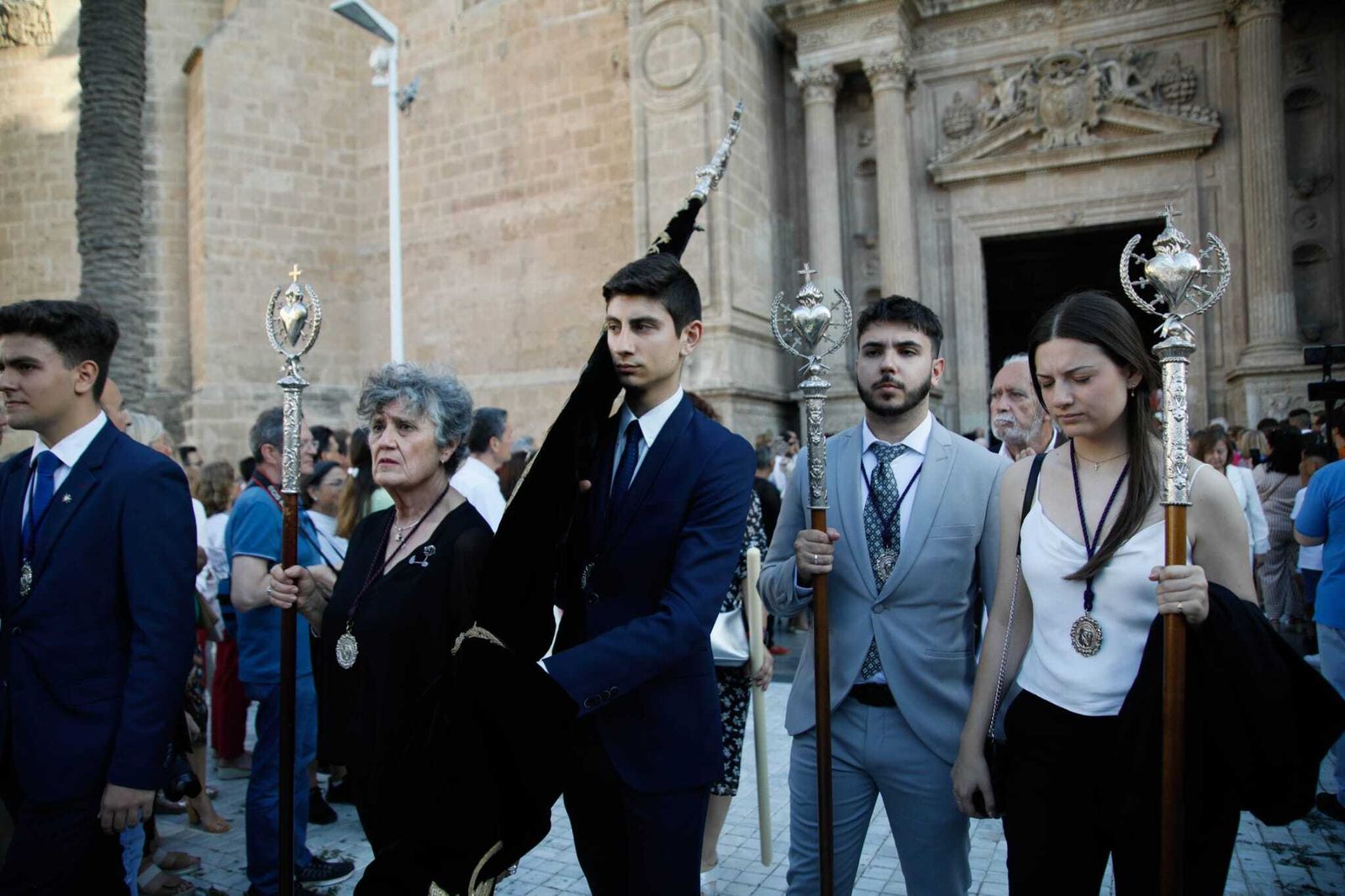 Imágenes de la procesión del Corpus Christi en Almería: así han sido la misa y la posterior marcha por la capital