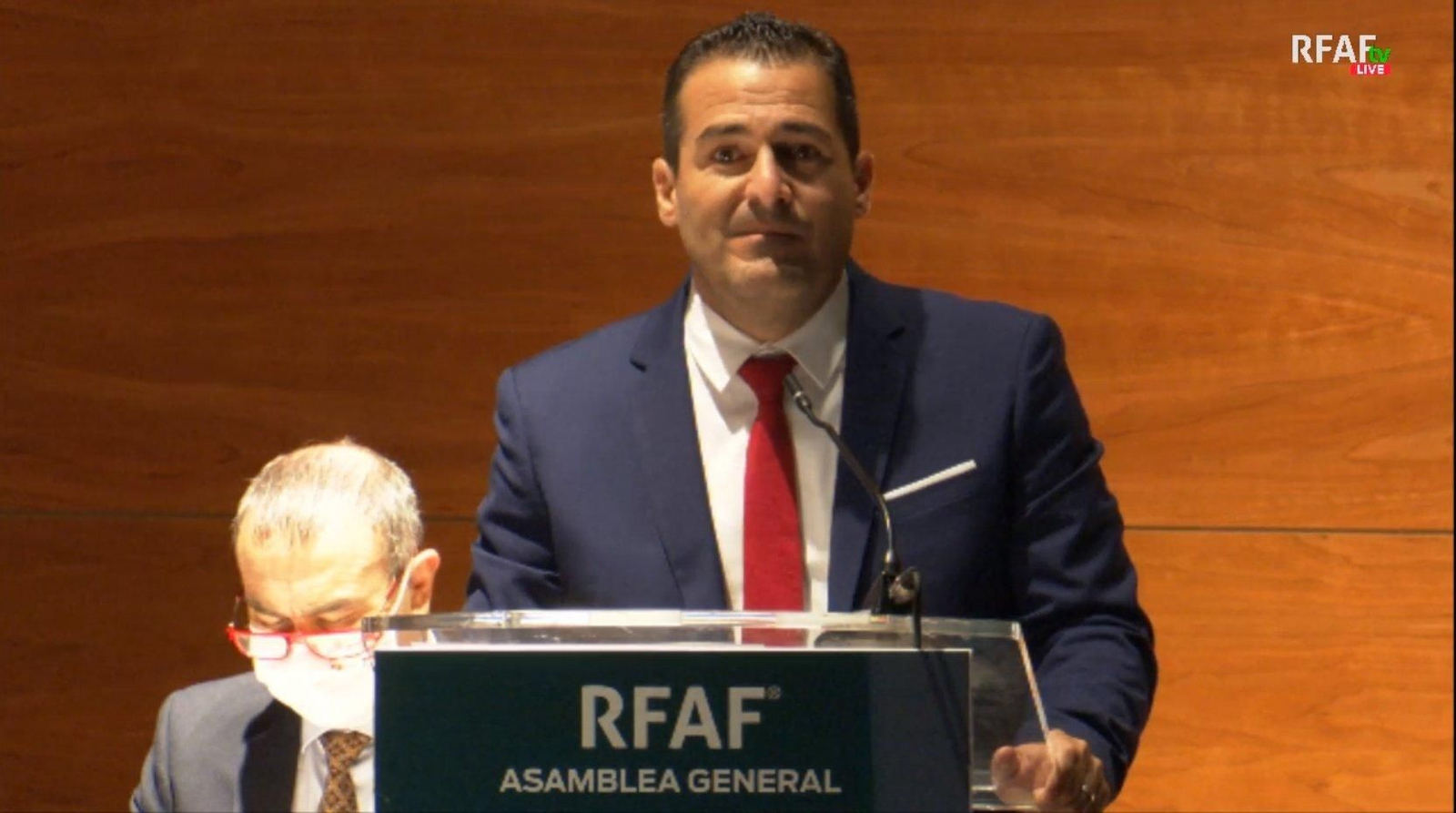 Pablo Lozano, presidente de la Federación Andaluza de Fútbol, dirigiéndose a la asamblea de hoy.