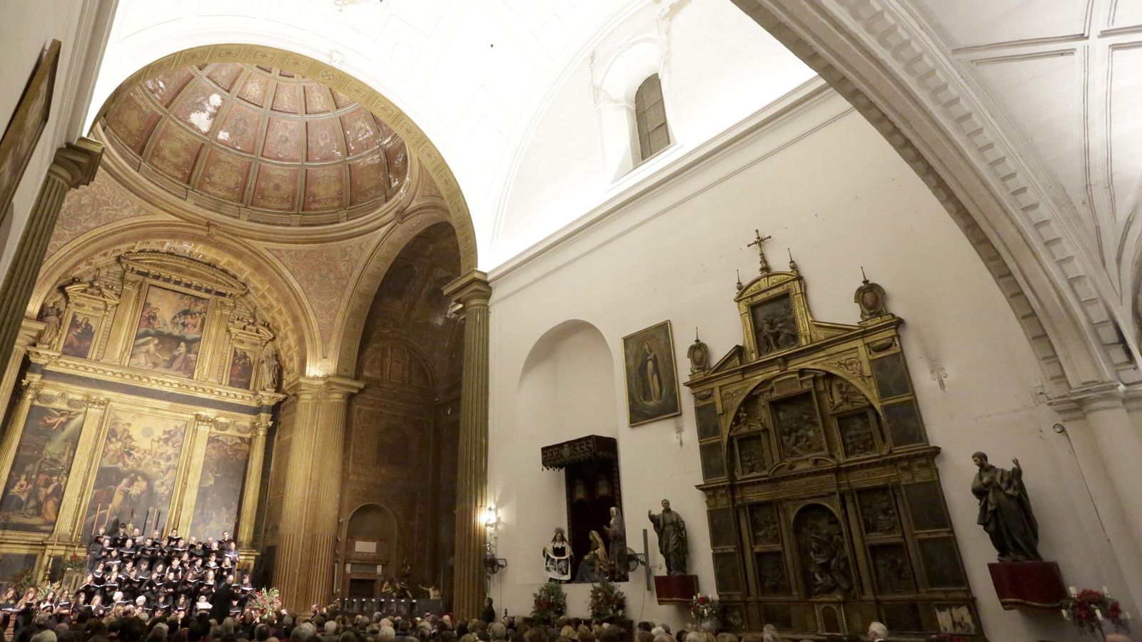 El retablo en la iglesia de la Anunciación.
