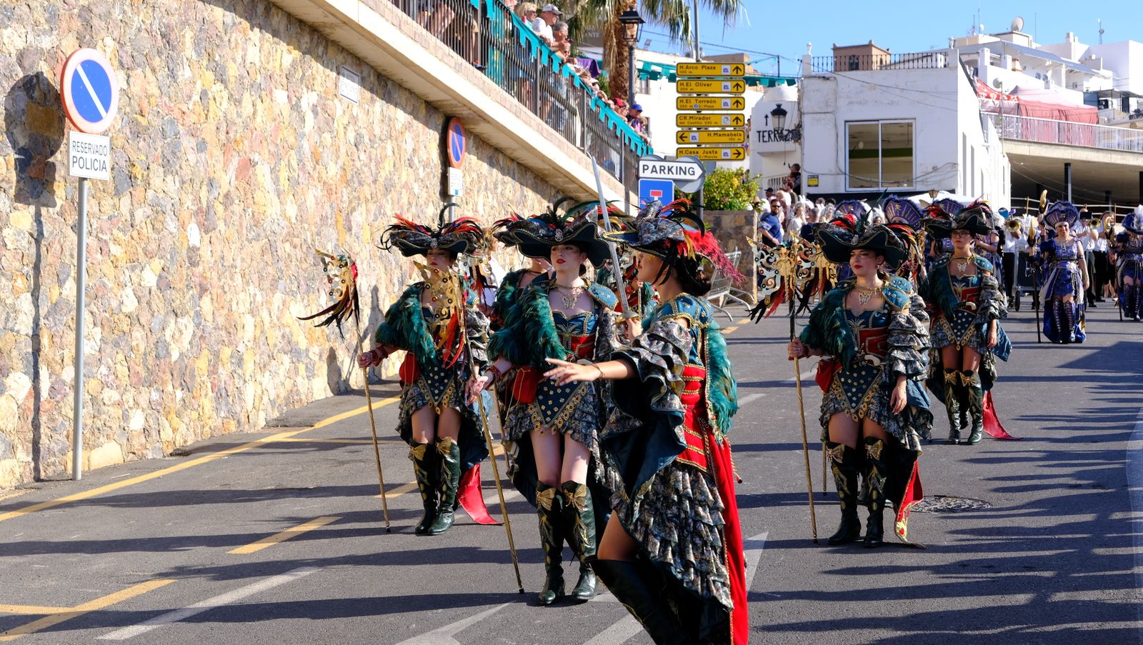 El espectacular desfile de Moros y Cristianos de Mojácar, en imágenes