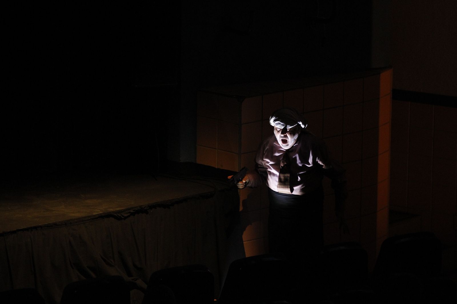 Fotogalería Festival de Teatro de El Ejido. Obra "El Asesino de la Regañá". Teatro Municipal de El Ejido