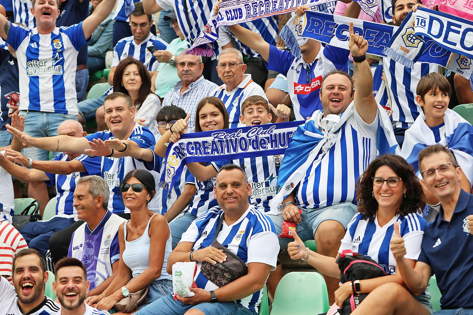Búscate en las gradas del Betis Deportivo-Recreativo de Huelva