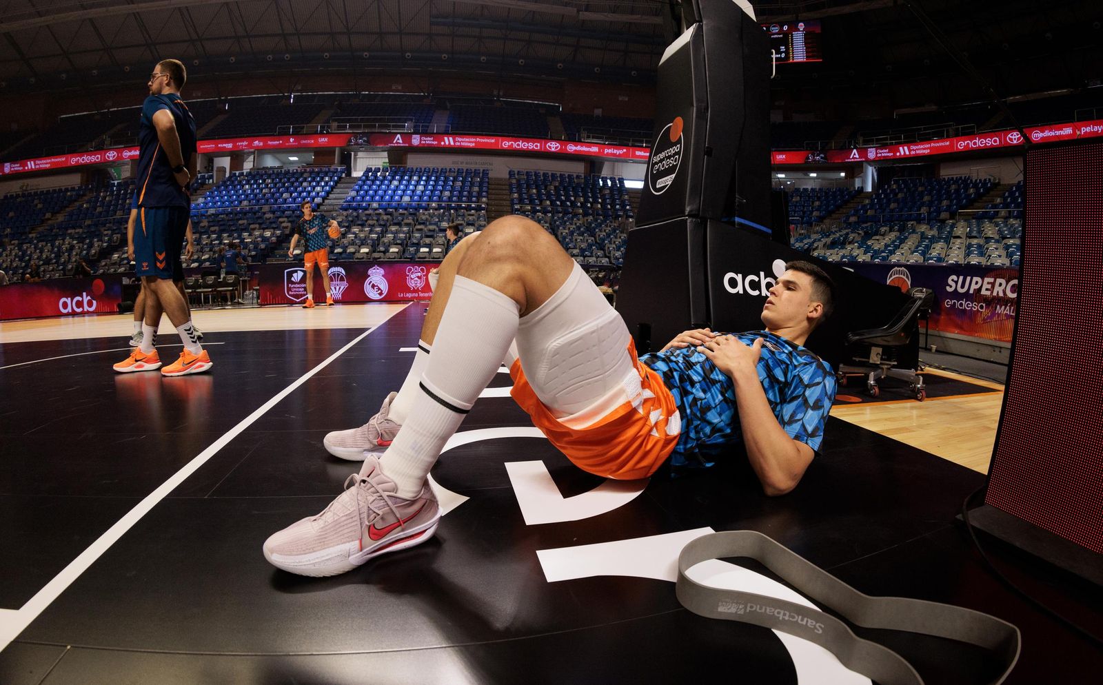 Unicaja-Valencia: Abrazos de viejos conocidos