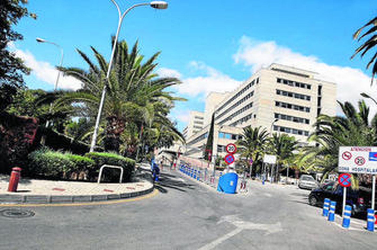 Fachada principal del Hospital Materno Infantil de Málaga.