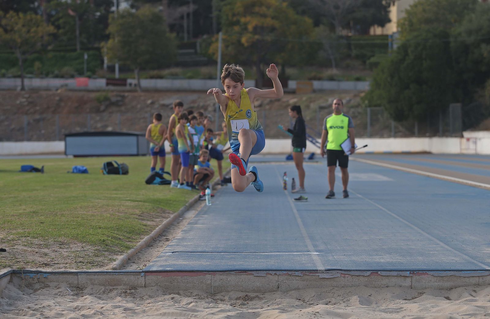 Los juegos municipales de atletismo sub-12 de Algeciras, en imágenes