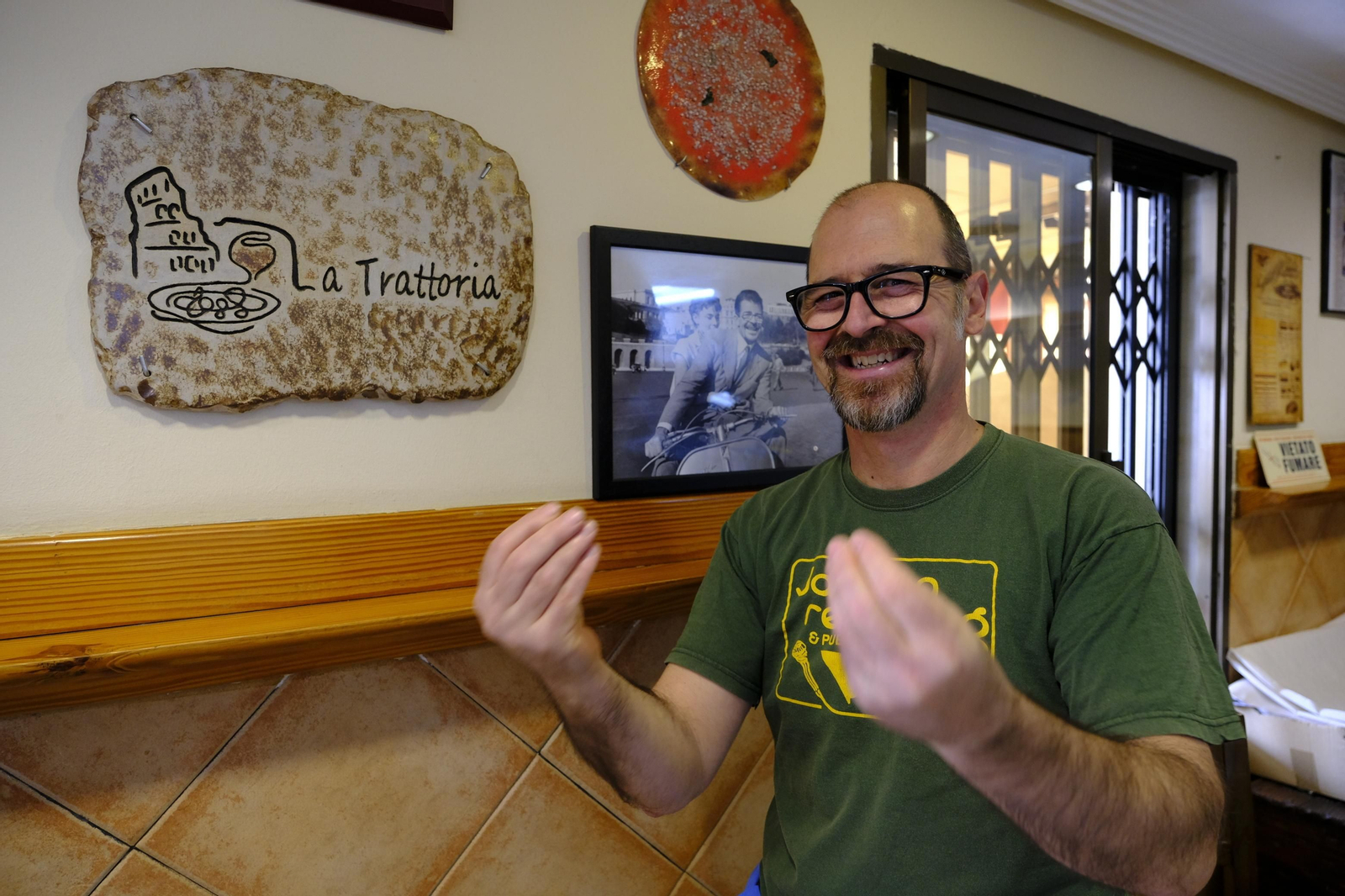 Fotogalería de la Pizzeria La Trattoria, 20 años de vida. Almería