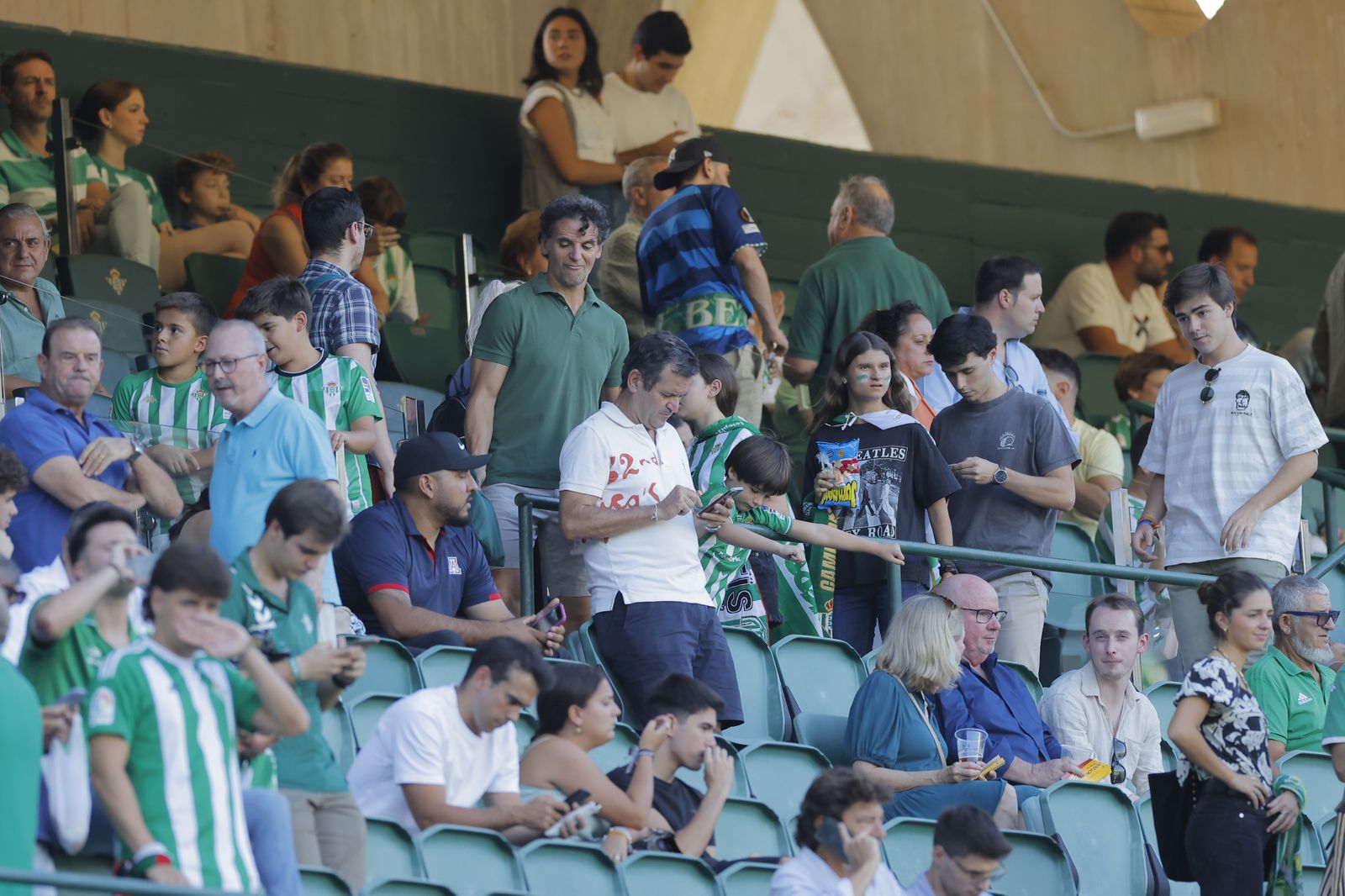 Búscate en la fotos del Betis-Sparta