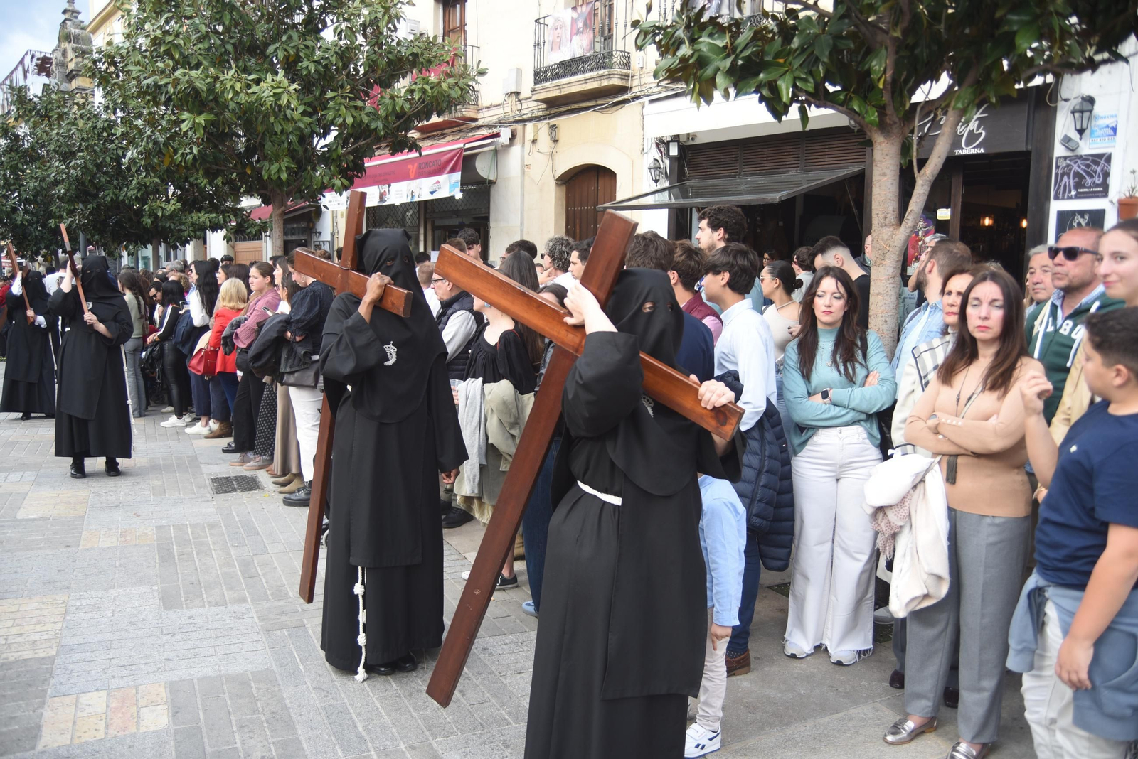 La procesión del Nazareno en este Jueves Santo de Córdoba, en imágenes