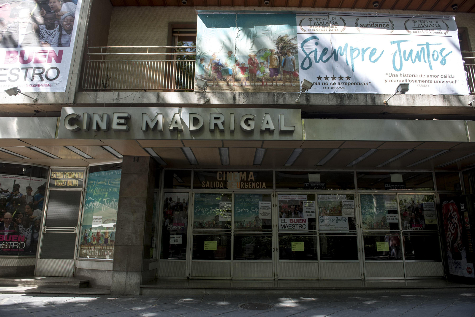 Fachada del Cine Madrigal, uno de los más baratos de la ciudad. Fachada del Cine Madrigal, uno de los más baratos de la ciudad.