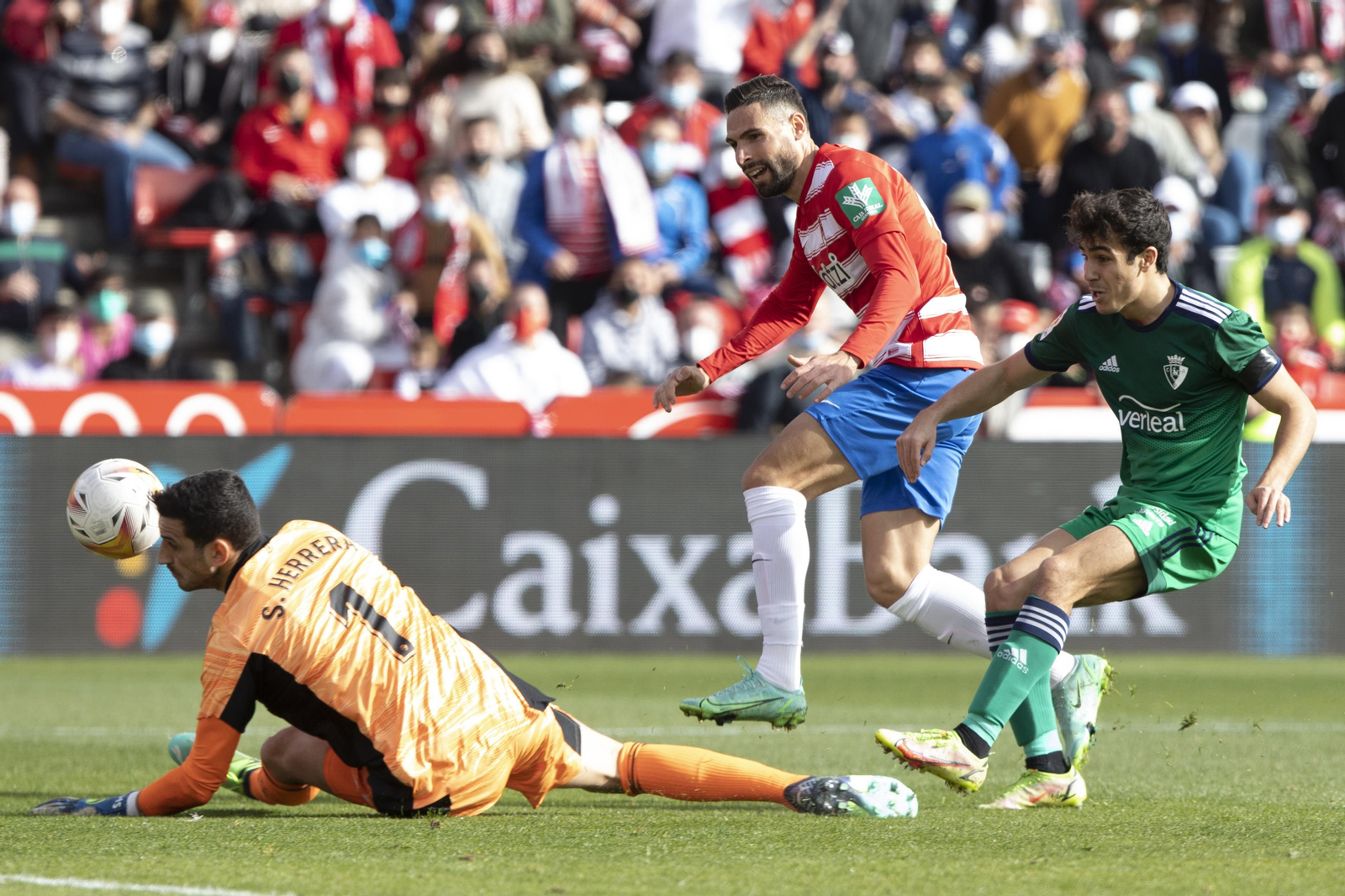 Antonio Puertas tuvo la mejor oportunidad de la primera mitad.