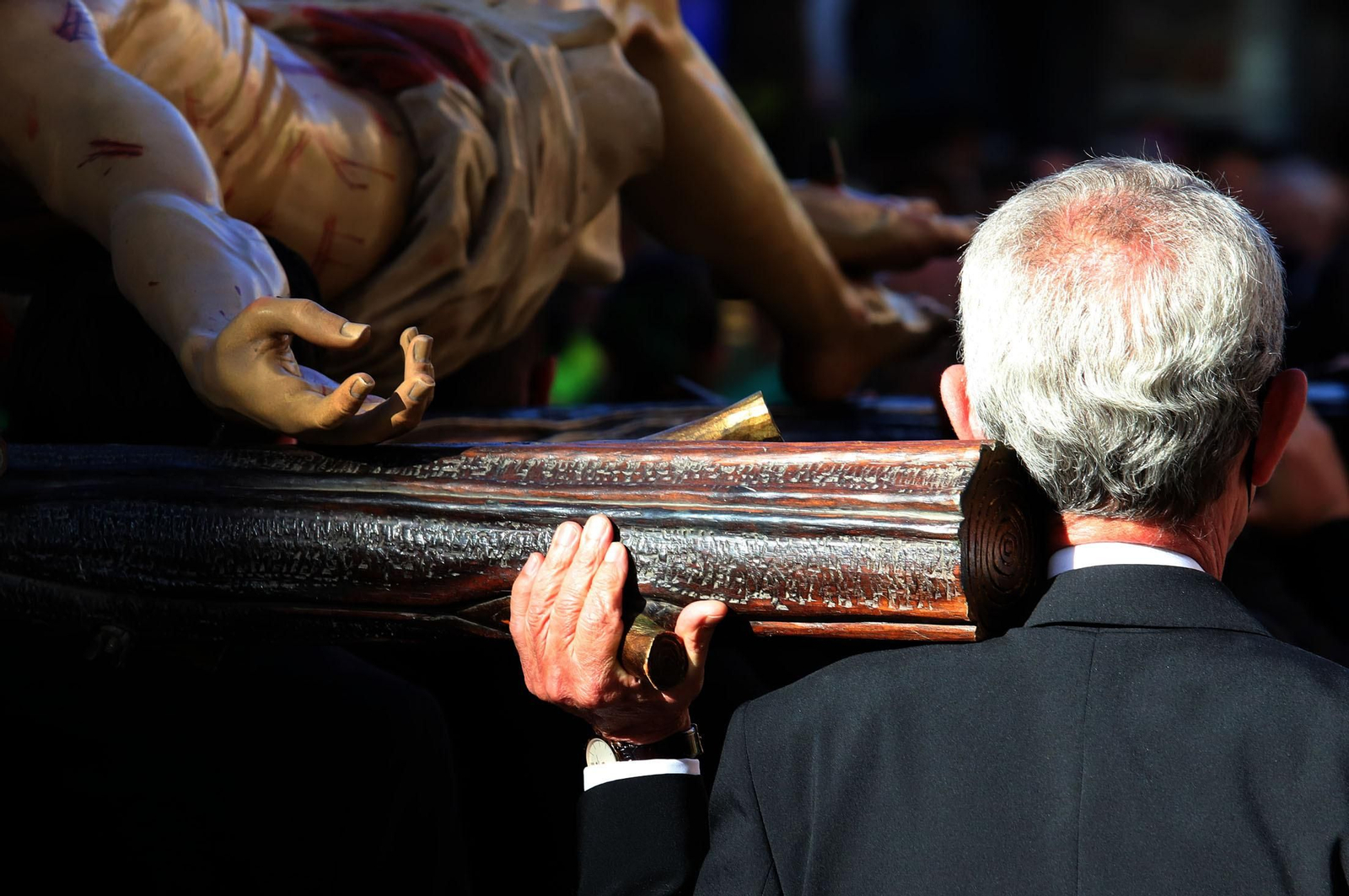 La Legión acompaña al Cristo de la Vera+Cruz en su procesión por Huelva, en imágenes