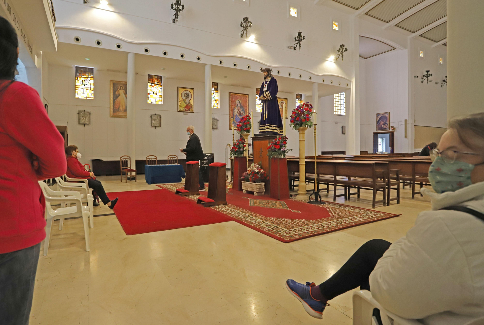 Imágenes de la veneración a Nuestro Padre Jesús Cautivo en la Iglesia del Rocío