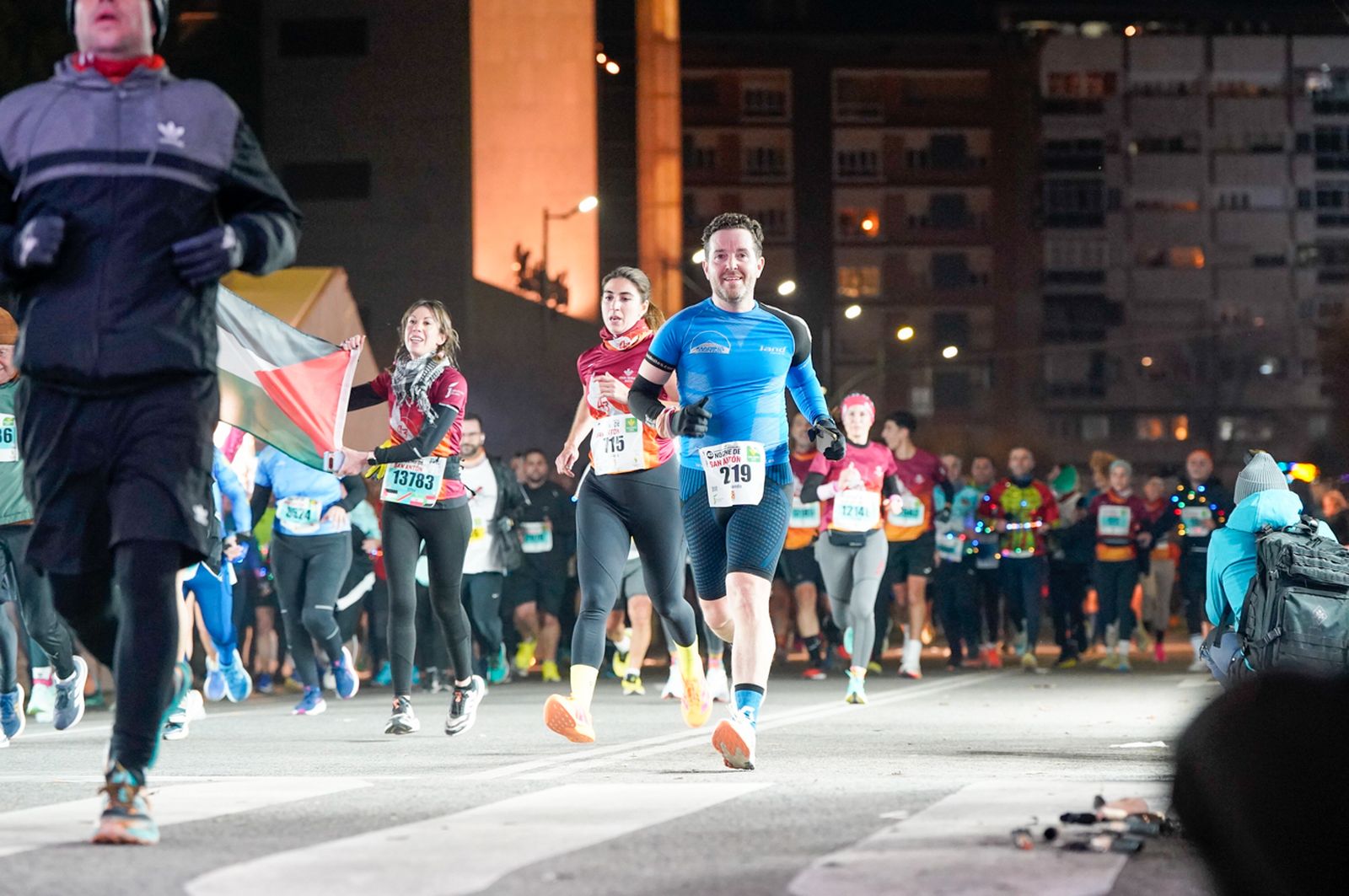 En imágenes: búscate en tu llegada a meta de la Carrera de San Antón 2026 (17)