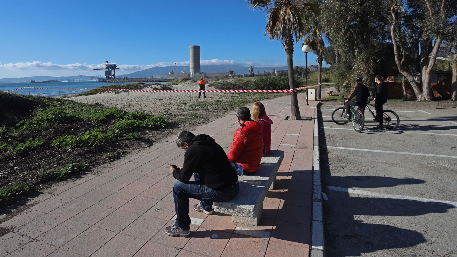Demolición del silo de  Holcim en Palmones