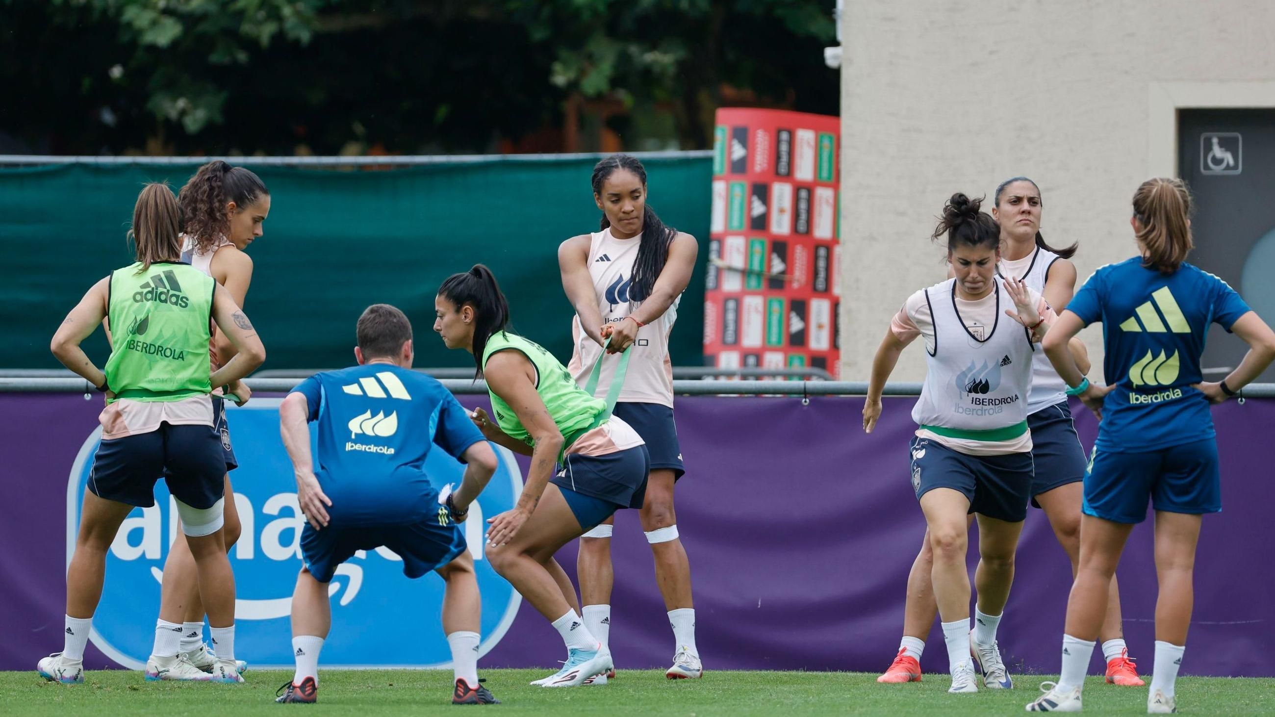 España busca vengarse de su bestia negra para alcanzar su primera final de una Eurocopa