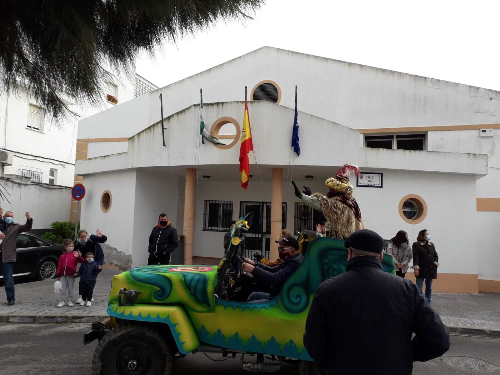 El Rey Baltasar esta mañana junto al Campo Municipal de Fútbol.