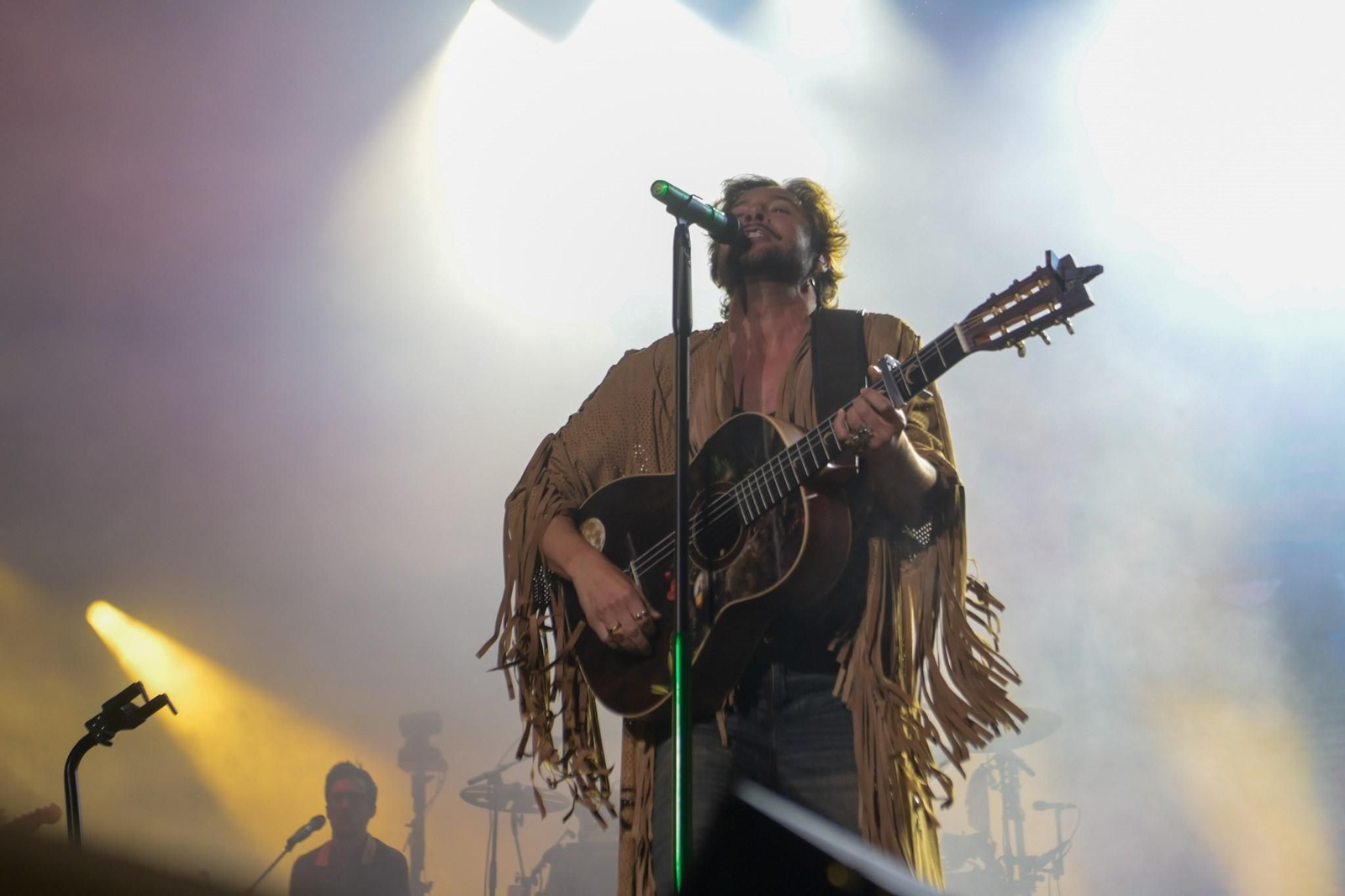 La lluvia de Granada no frena el baño de masas de un Manuel Carrasco ‘Salvaje’