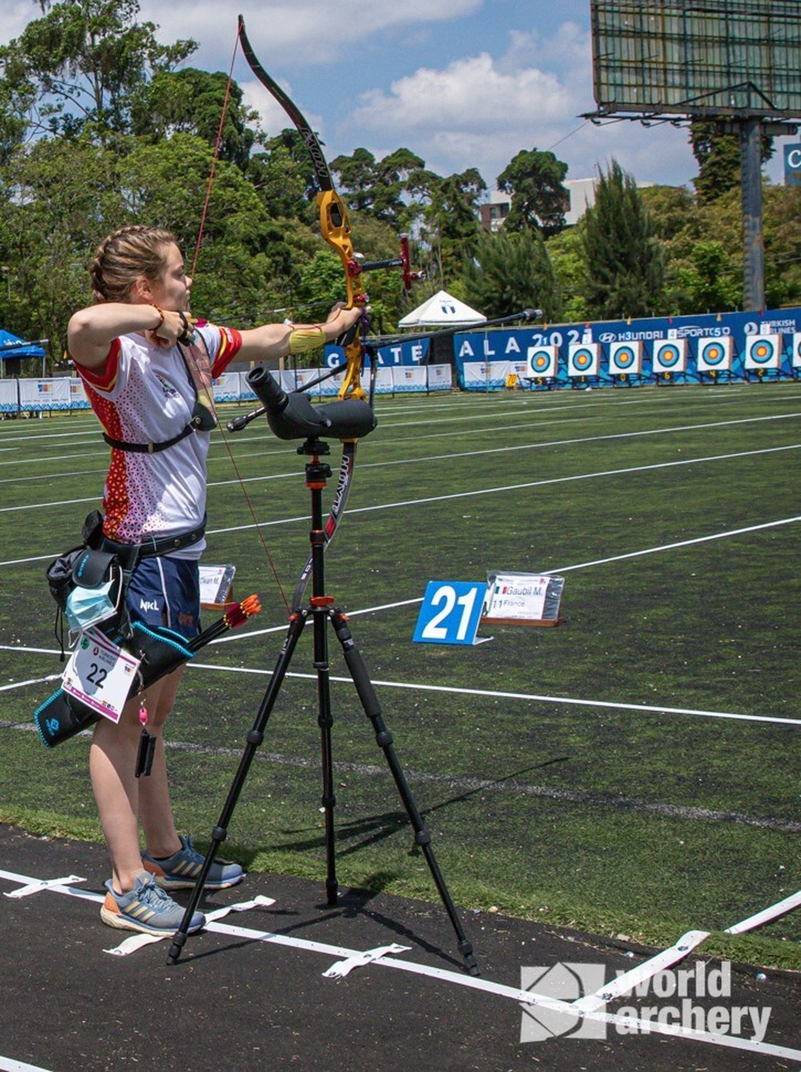 Leyre Fernández, tirando durante una de las eliminatorias.