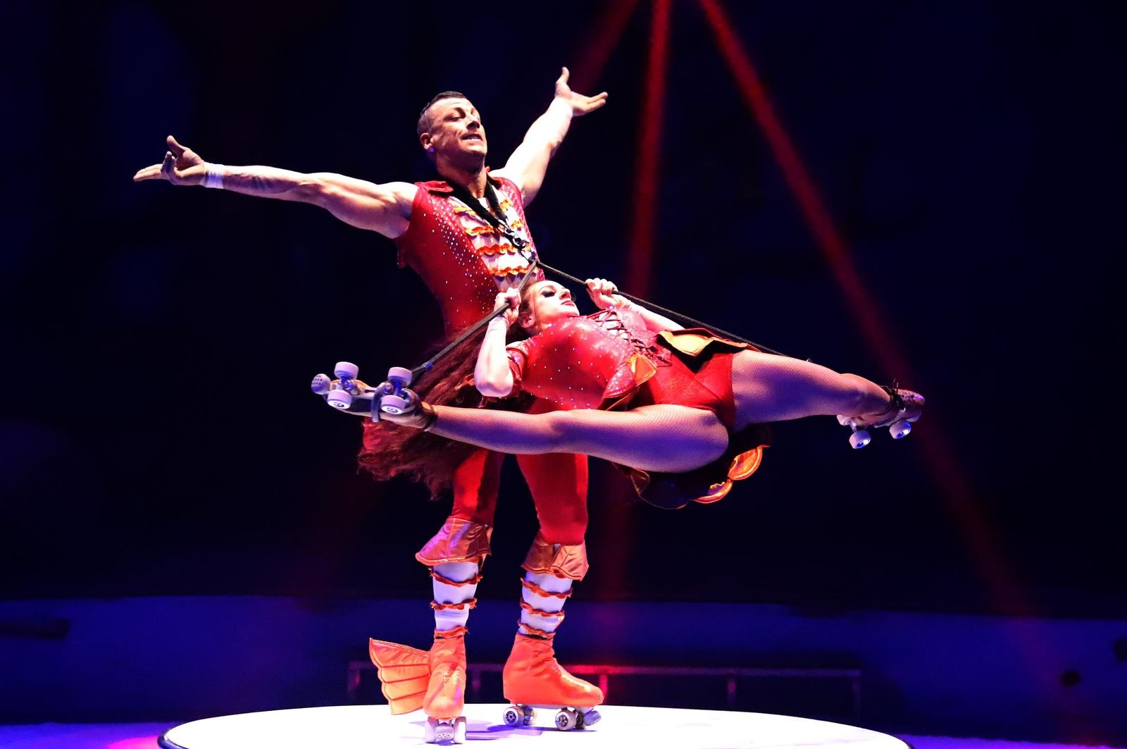 El Circo Alegría muestra su espectáculo sobre el agua, en imágenes