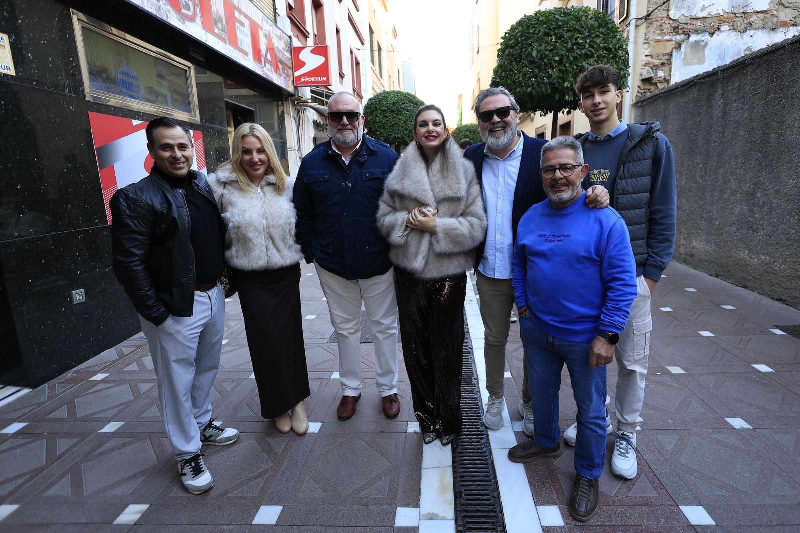 La Línea explota de gente en la tardebuena más animada, en imágenes